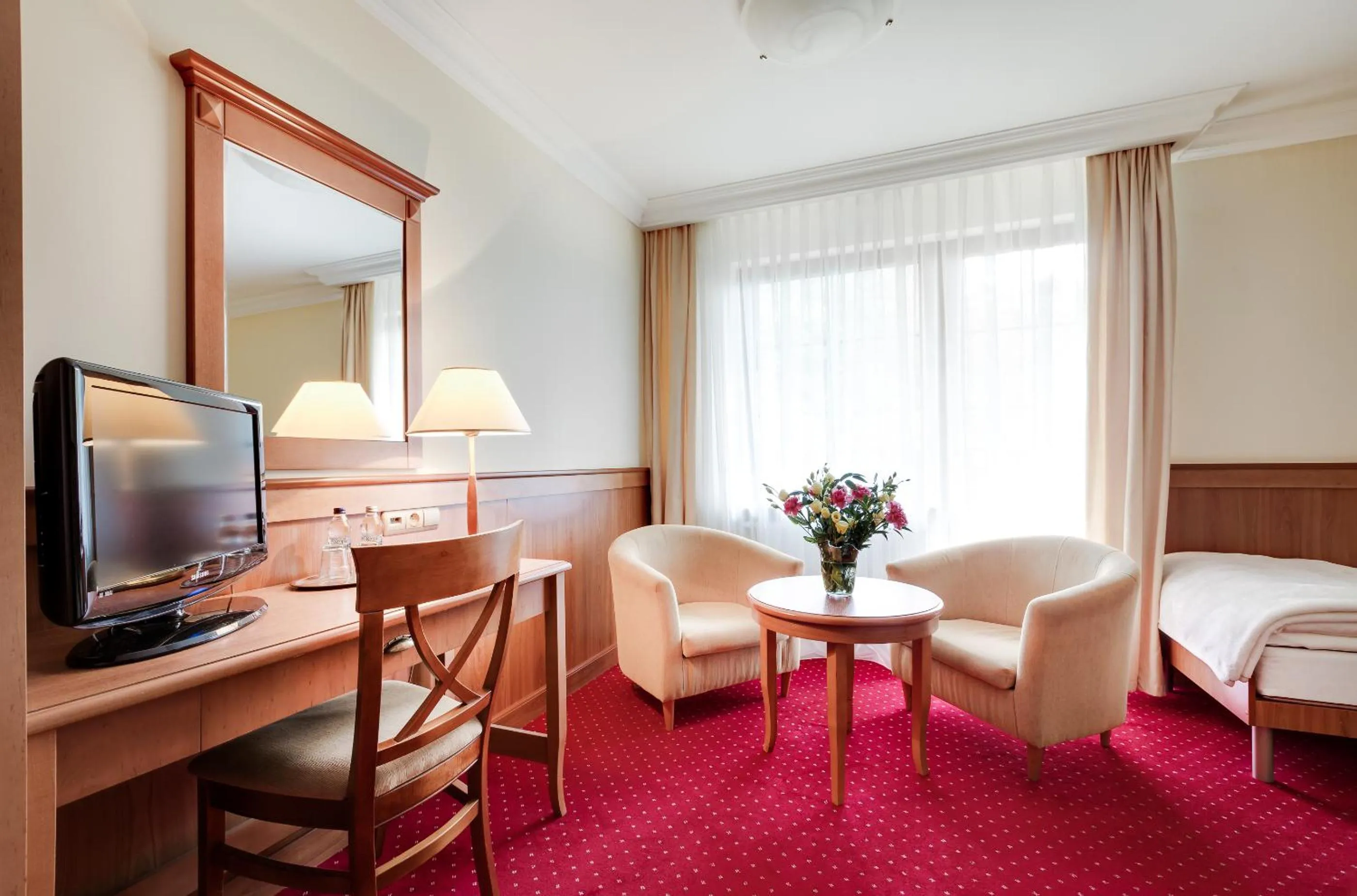 Photo of the whole room, Bed in Hotel Konradówka Wellness & SPA - 300 metrów do centrum