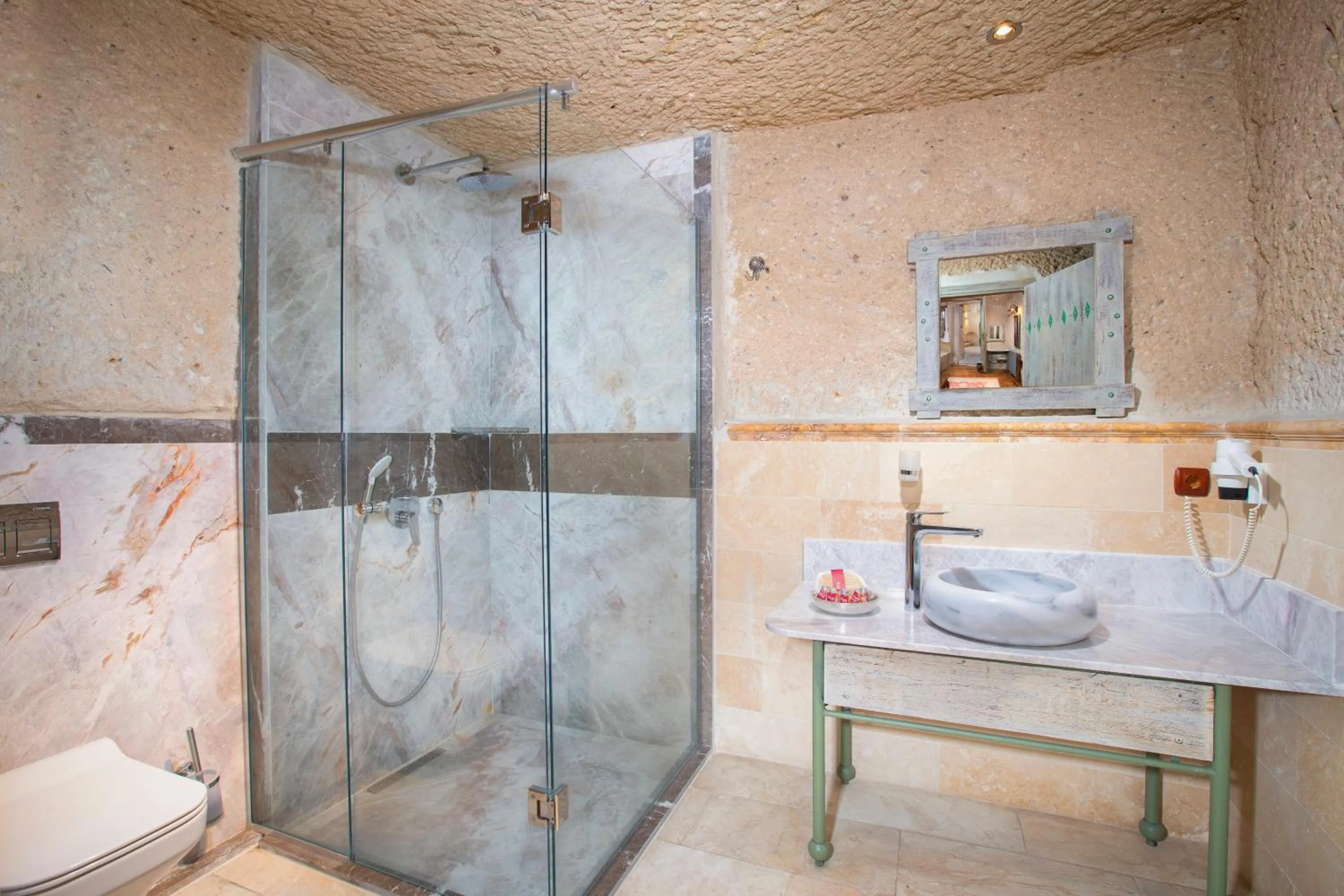 Bathroom in Terra Cave