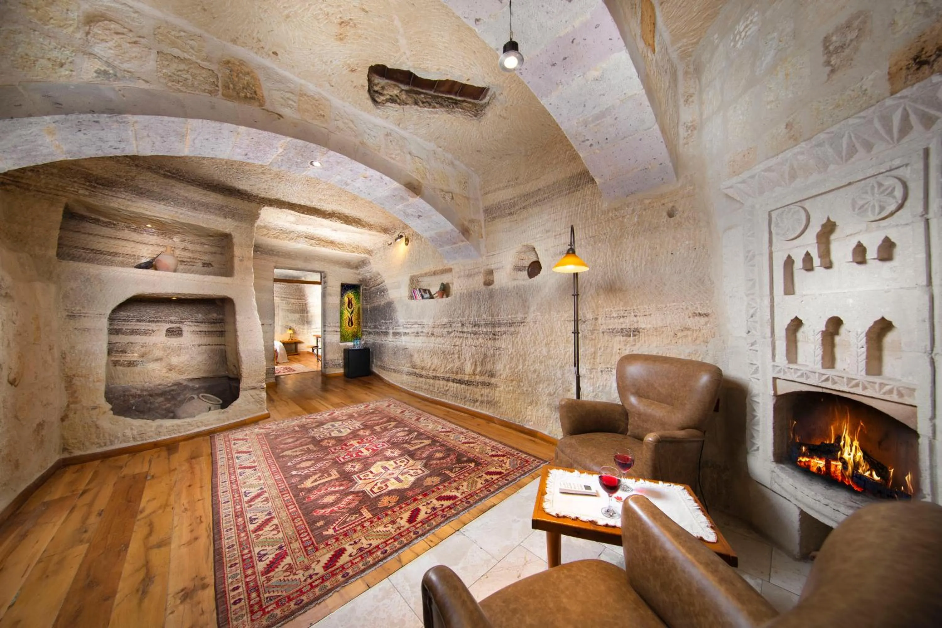 Photo of the whole room in Terra Cave