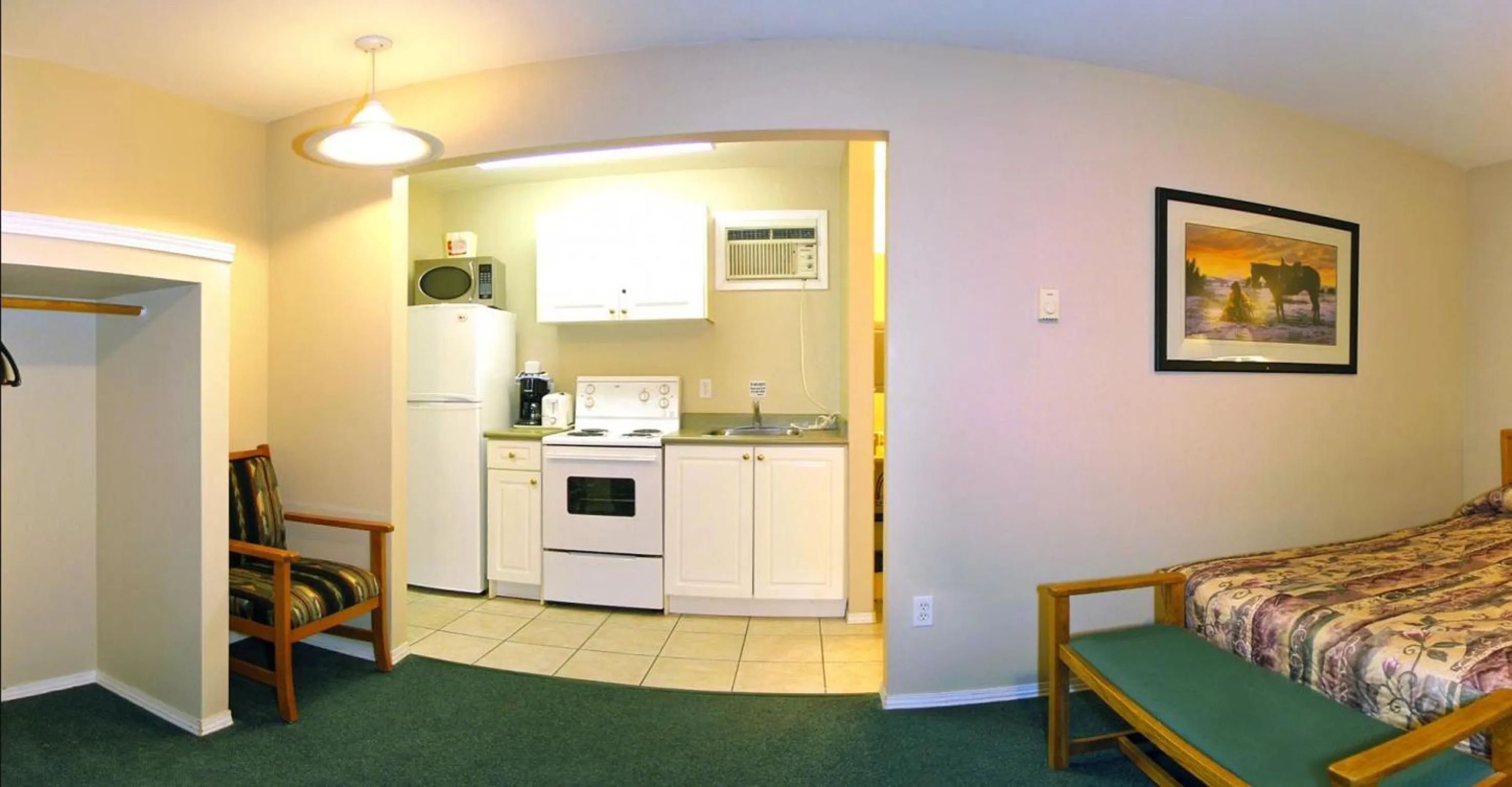 Kitchen or kitchenette in Travelodge by Wyndham Merritt