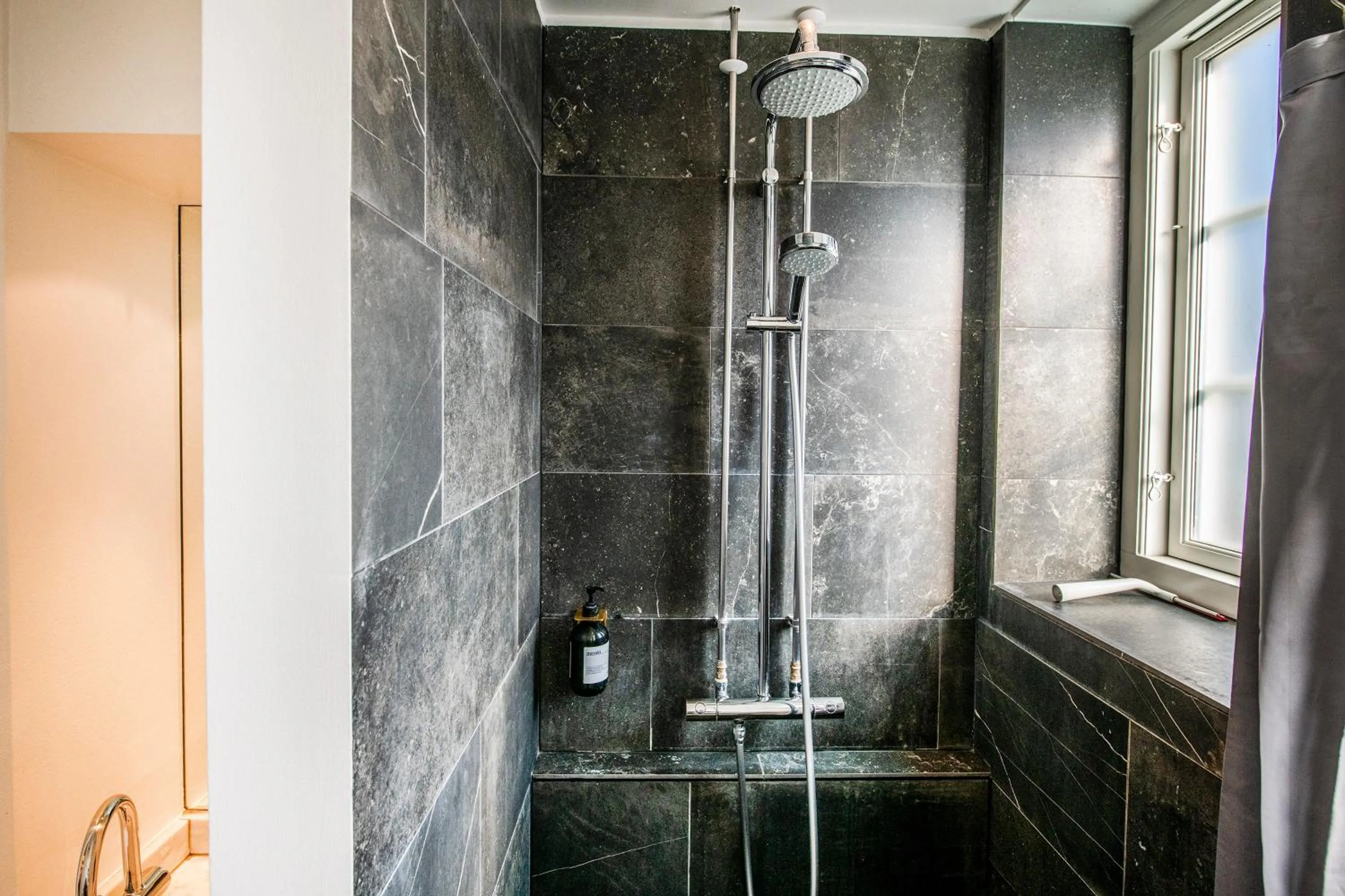 Shower in Kings Garden 1 by Daniel&jacob's