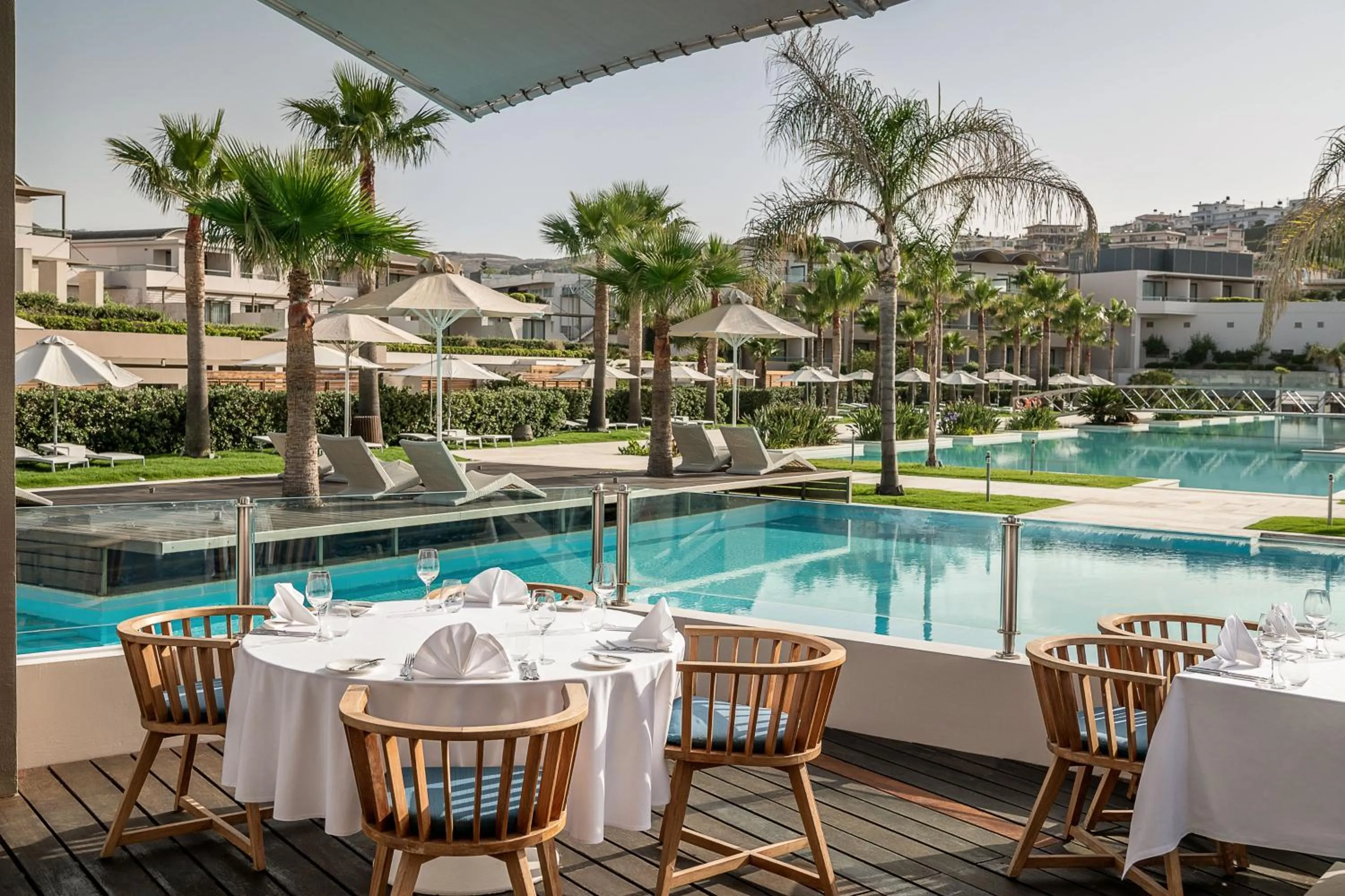 Restaurant/places to eat in Avra Imperial Hotel