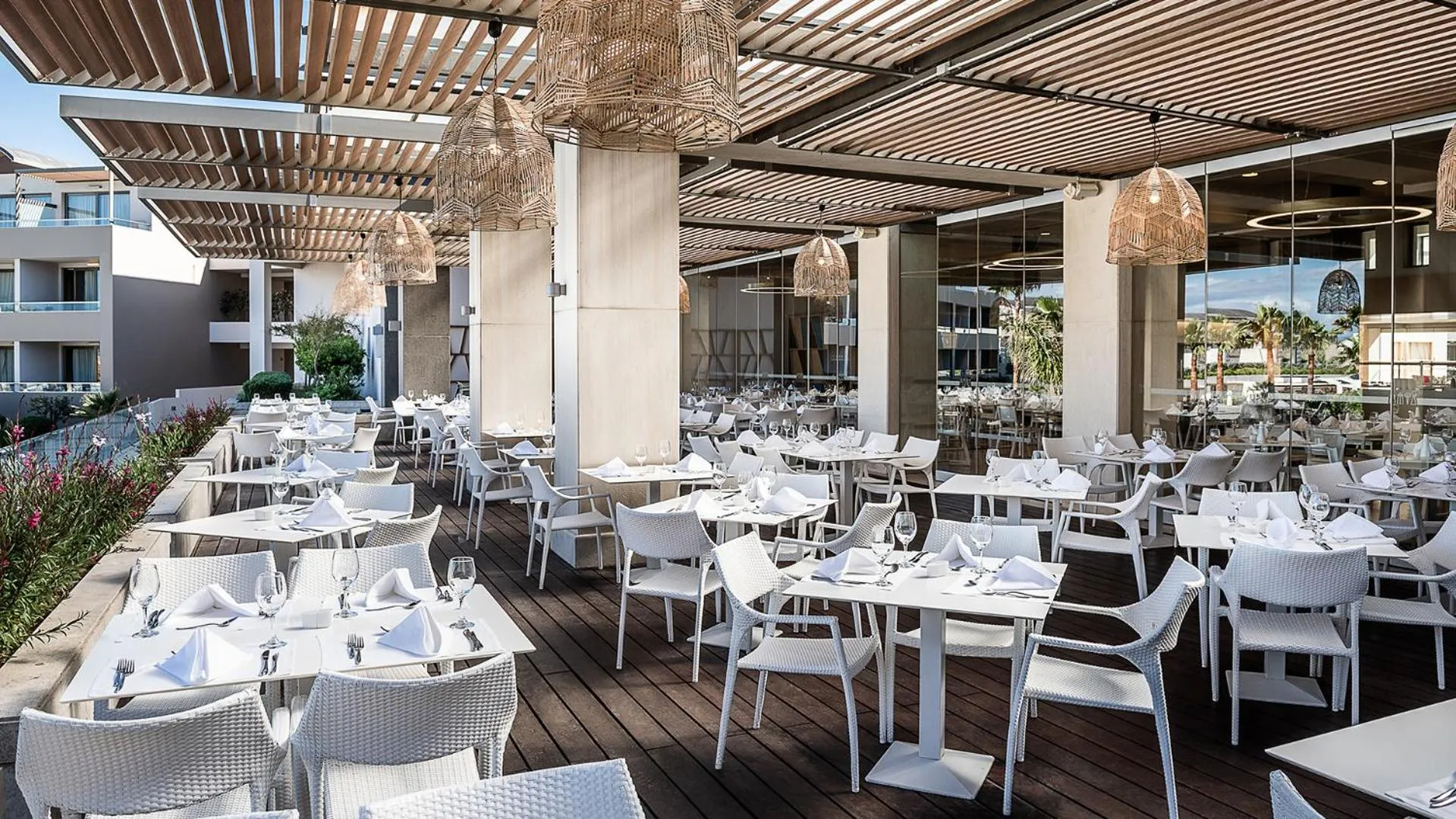 Restaurant/places to eat in Avra Imperial Hotel