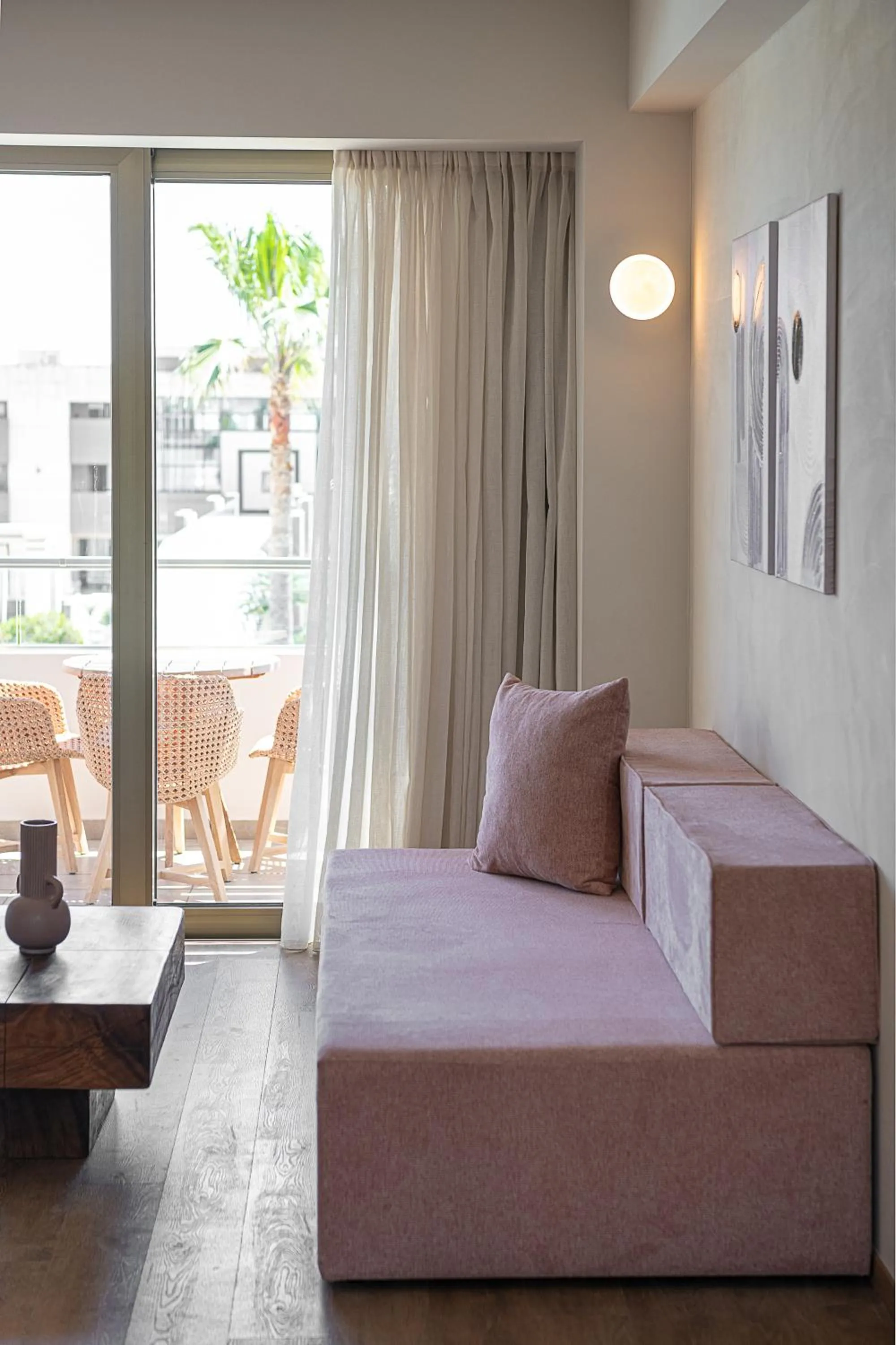 Balcony/Terrace, Bed in Avra Imperial Hotel