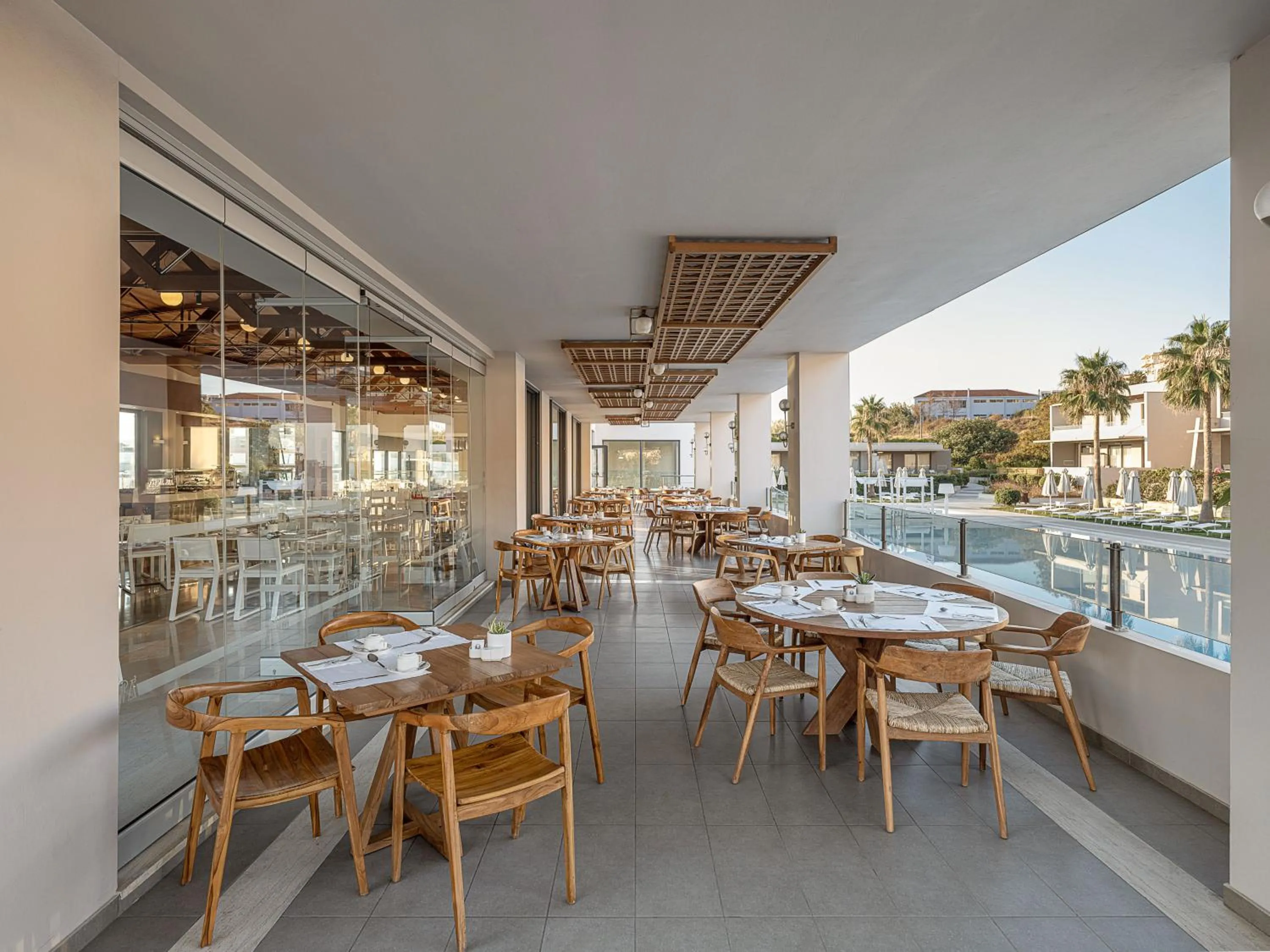 Restaurant/places to eat in Avra Imperial Hotel