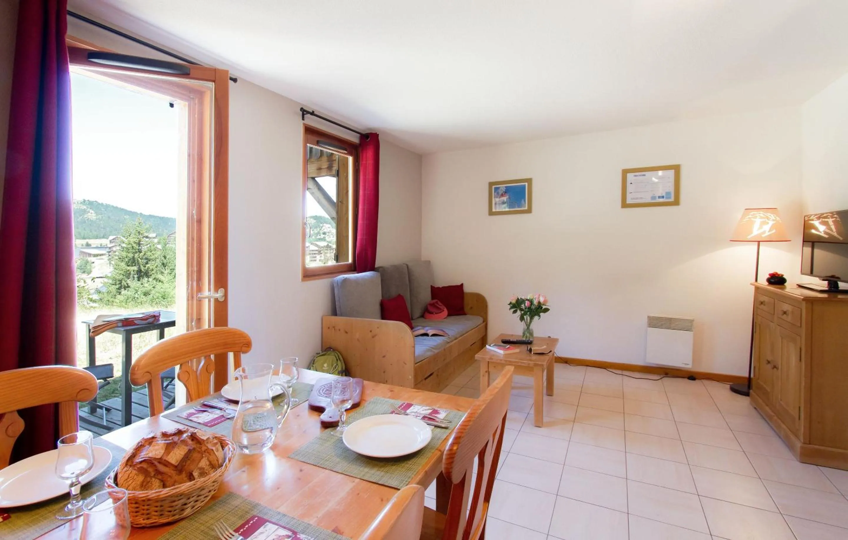 Dining area in Résidence Odalys L'Orée des Pistes