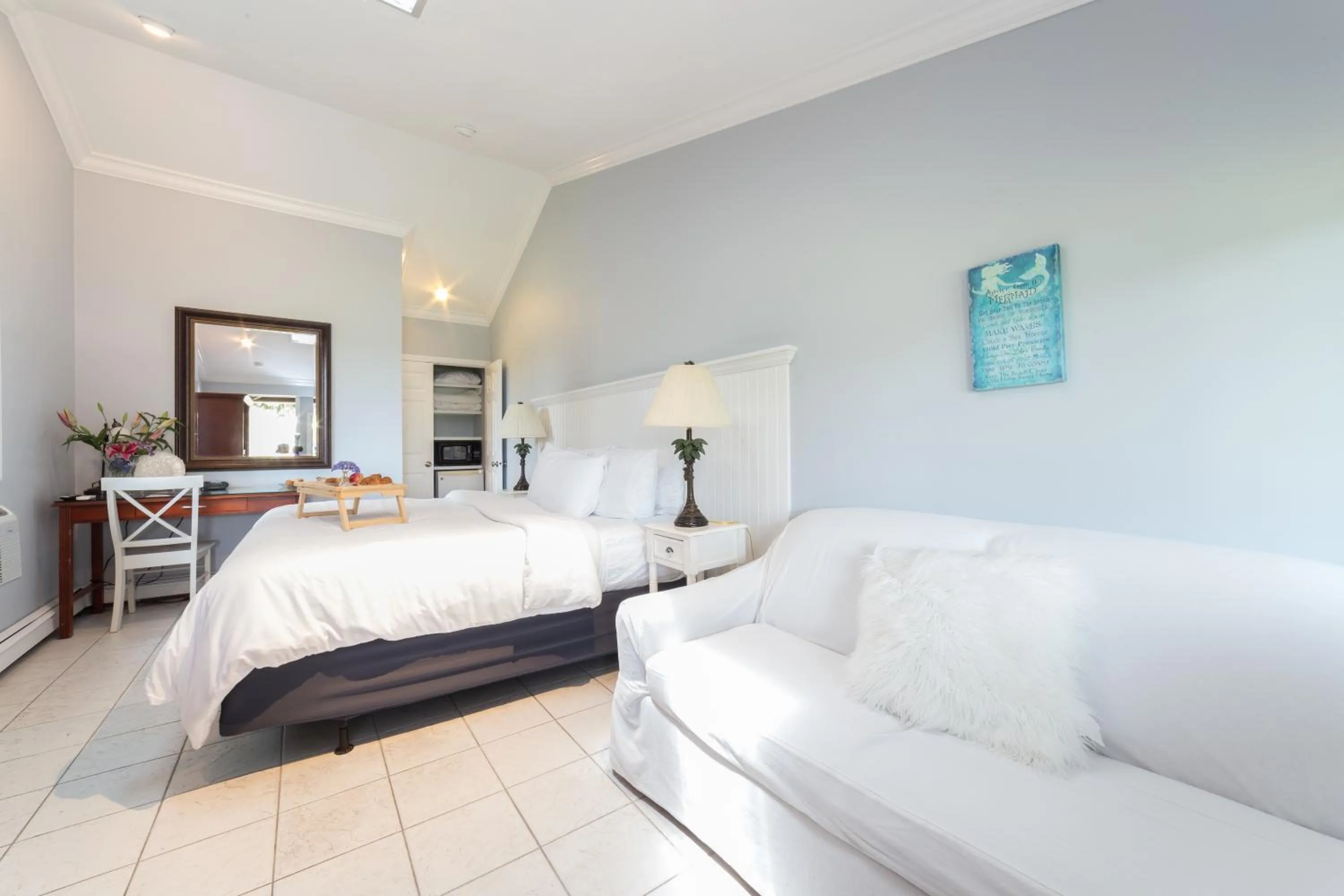 Photo of the whole room, Bed in Hamlet Inn