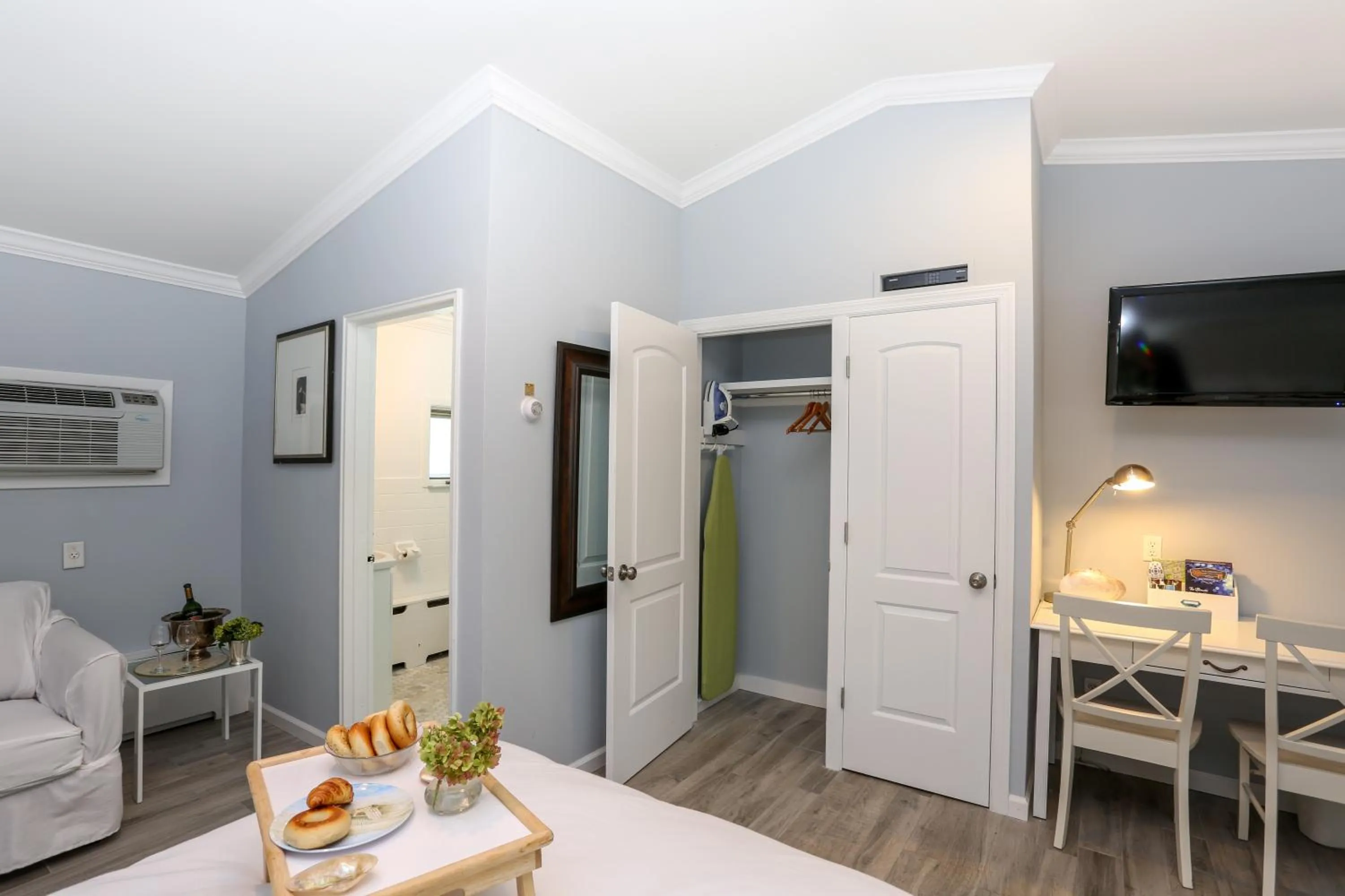 Photo of the whole room in Hamlet Inn