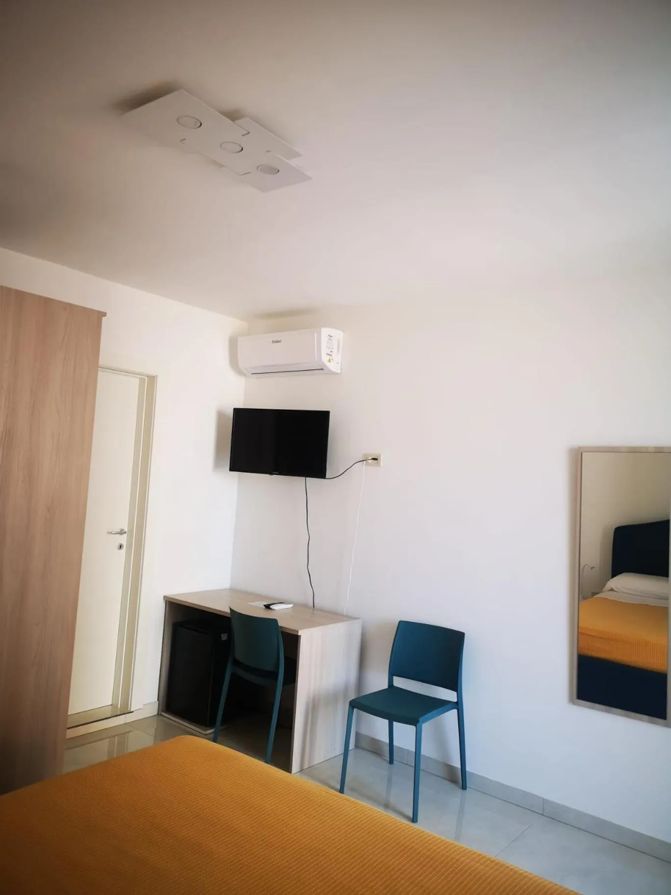 TV and multimedia, Bed in Hotel Mare Blu