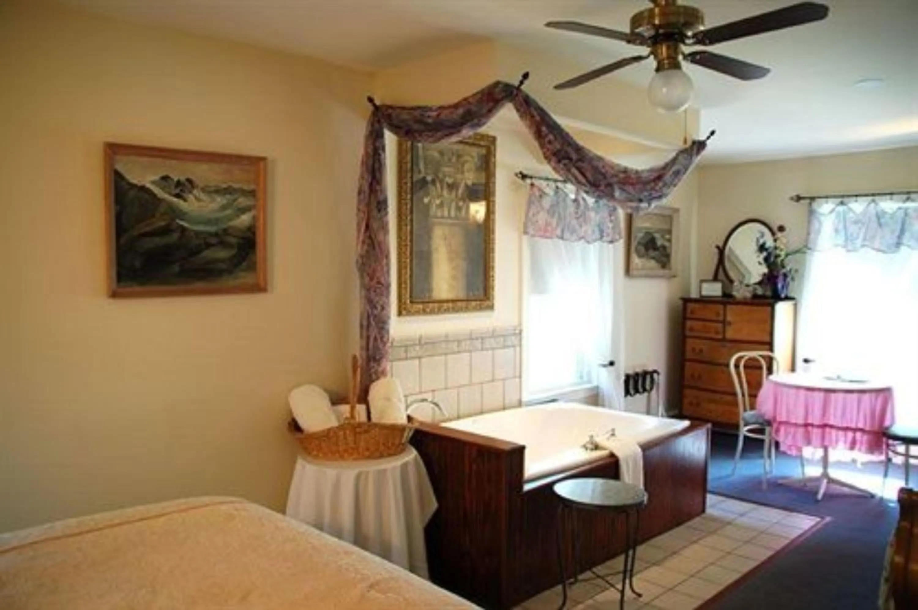 Other, Bed in Artful Lodger