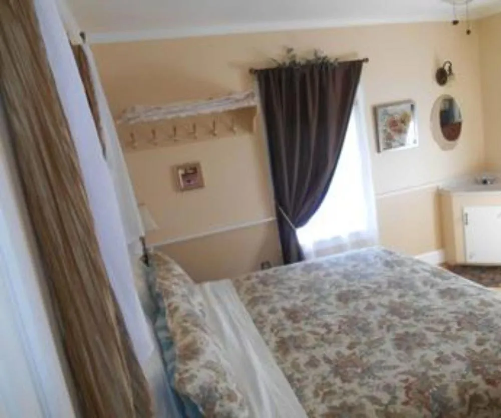 Other, Bed in Artful Lodger