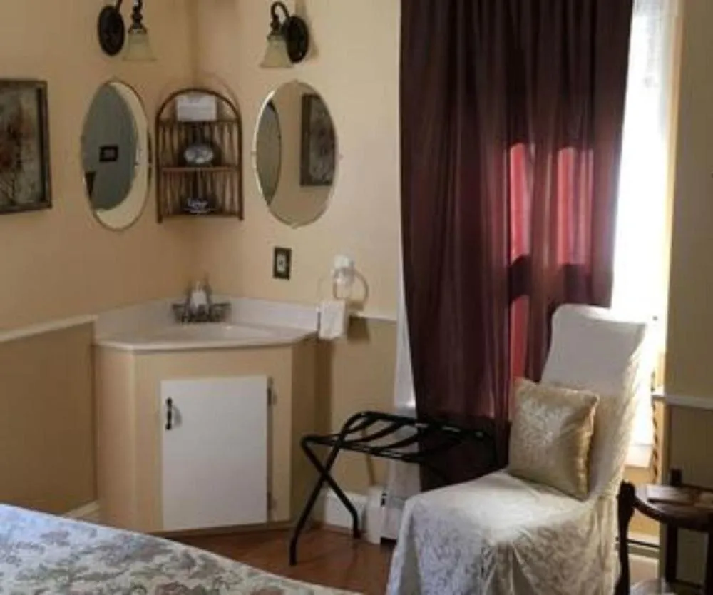 Other, Bed in Artful Lodger