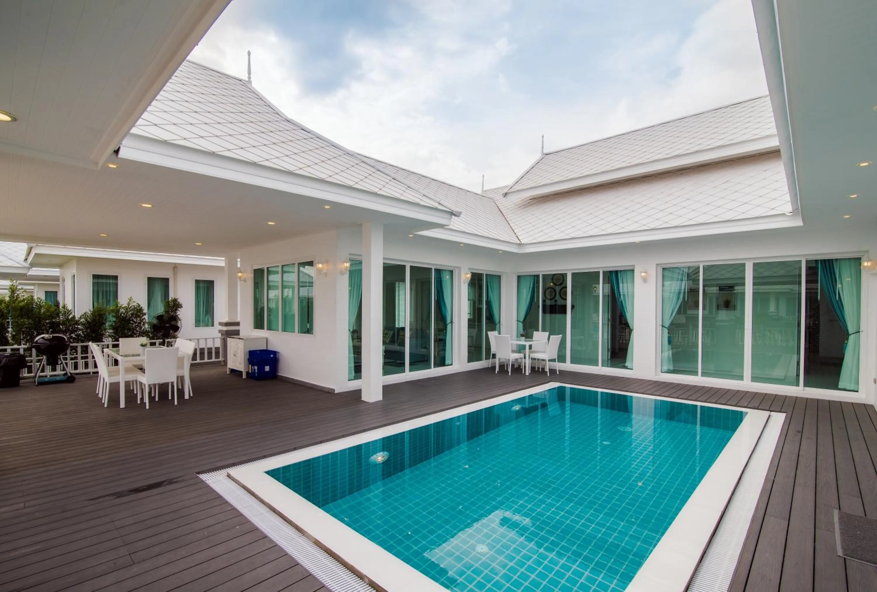 Property building, Swimming Pool in Wan Arun Houses