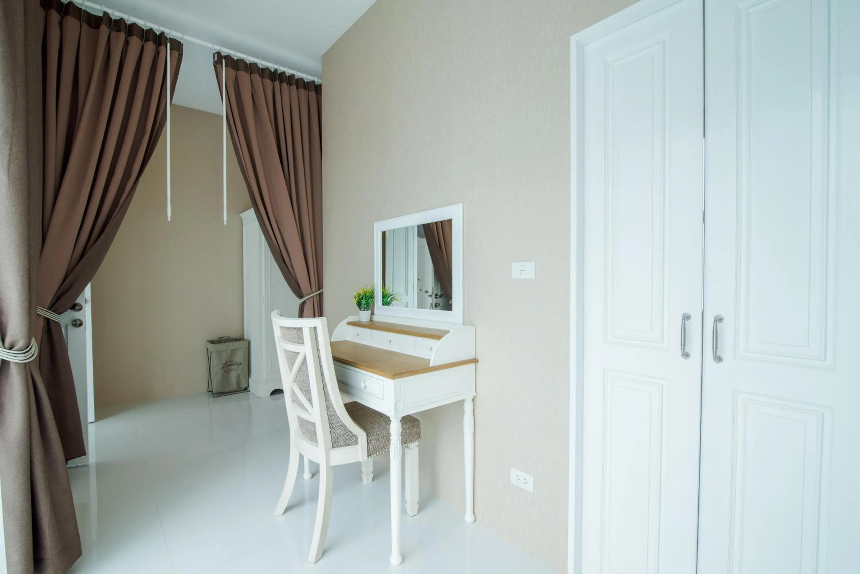 Bedroom, Dining Area in Wan Arun Houses