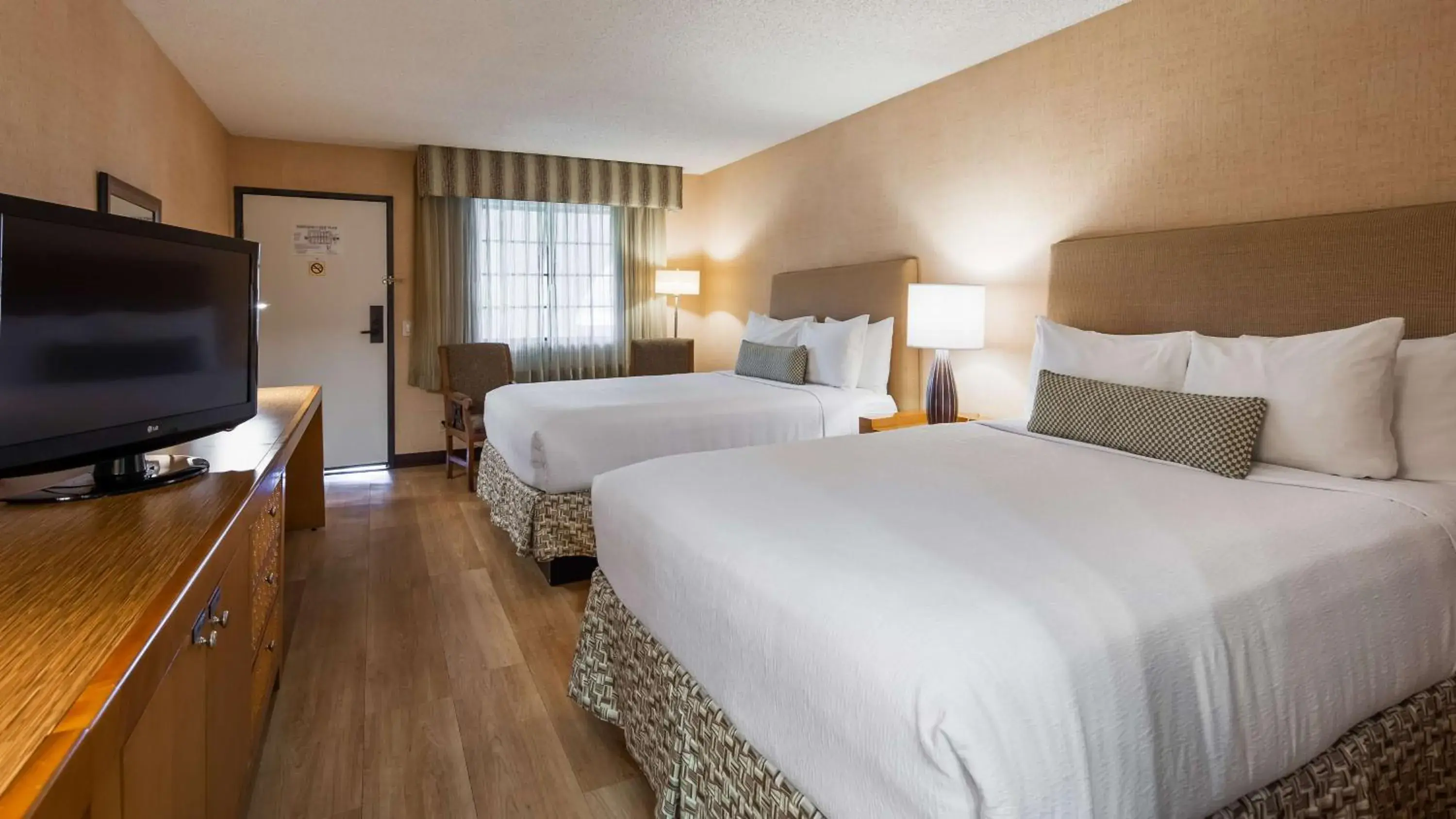 Queen Room with Two Queen Bed and Pool View - Non-Smoking in Best Western Plus Las Brisas Hotel Queen Room with Two Queen Bed and Pool View - Non-Smoking in Best Western Plus Las Brisas Hotel