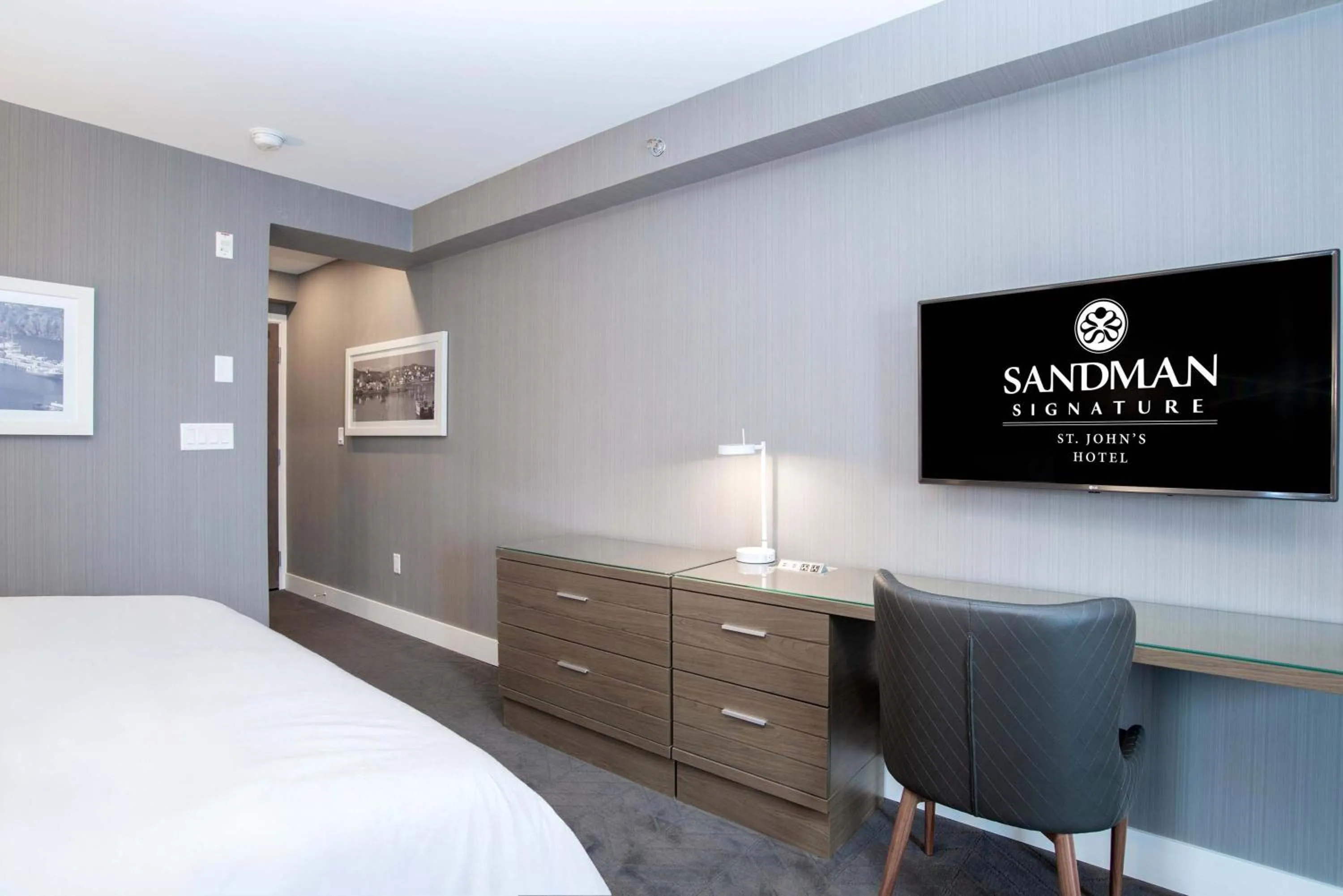 Photo of the whole room, Bed in Sandman Signature St. John's Hotel