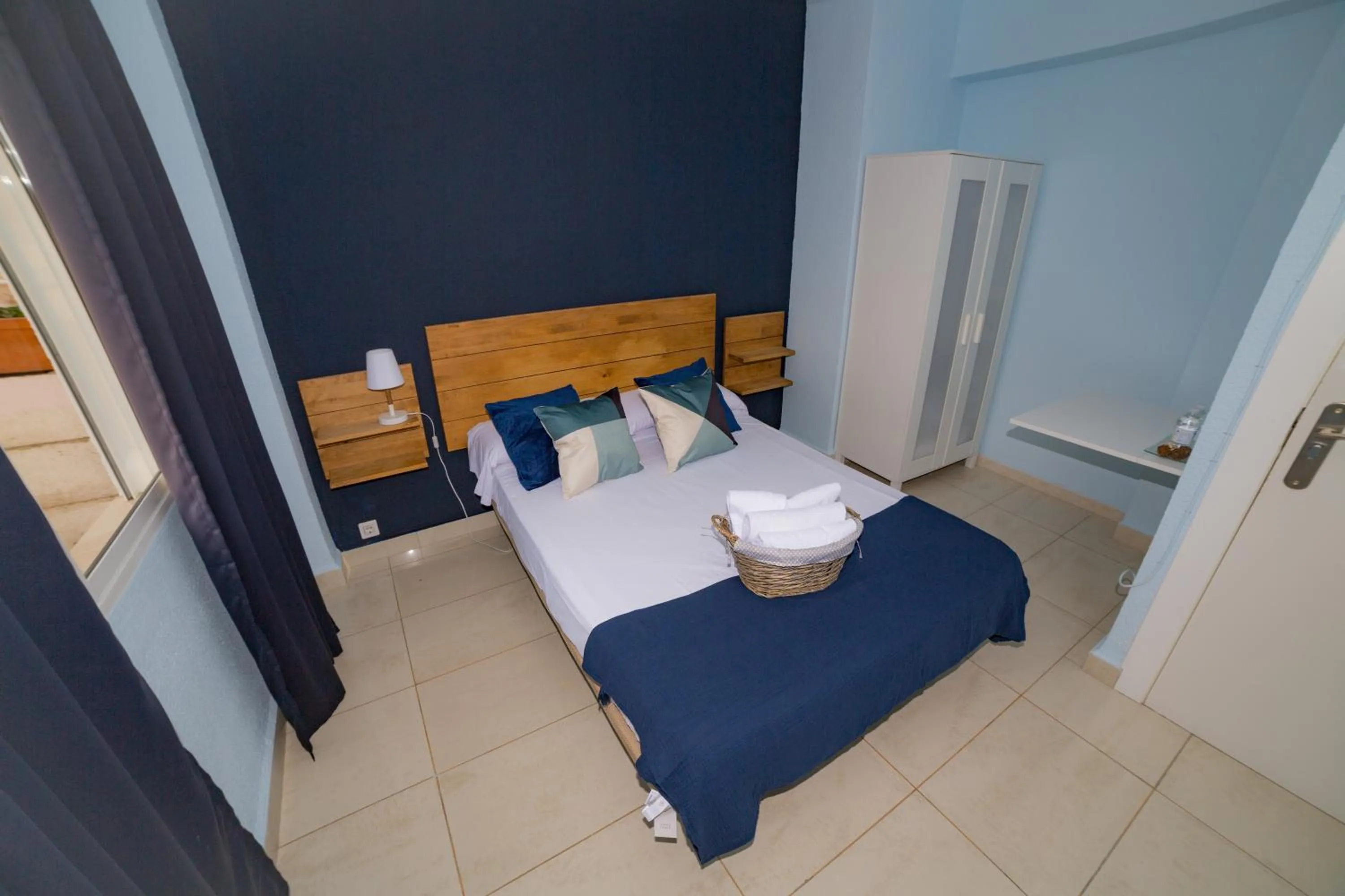 Photo of the whole room, Bed in Old Town Alicante