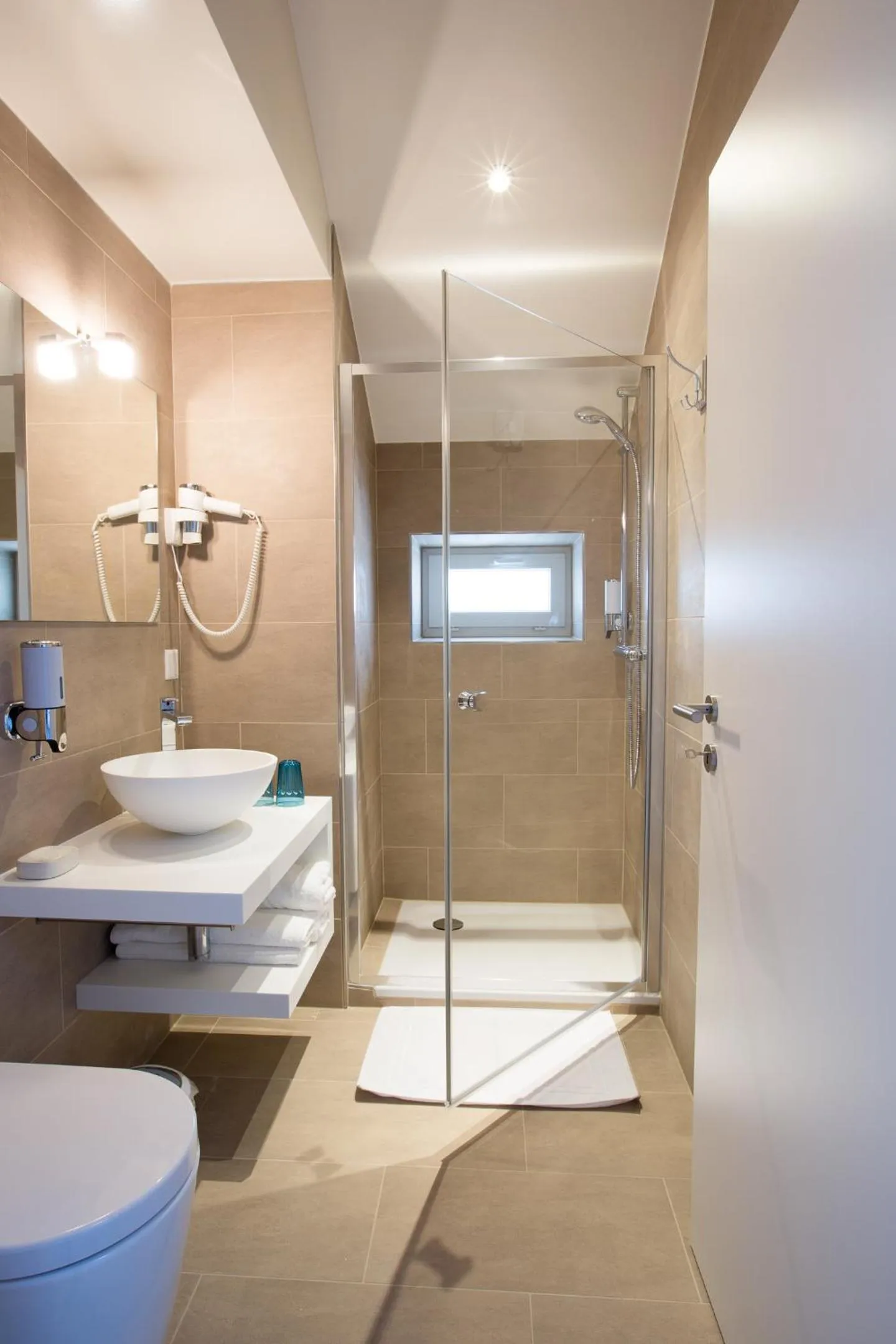 Shower in Auberge des Grands Bois