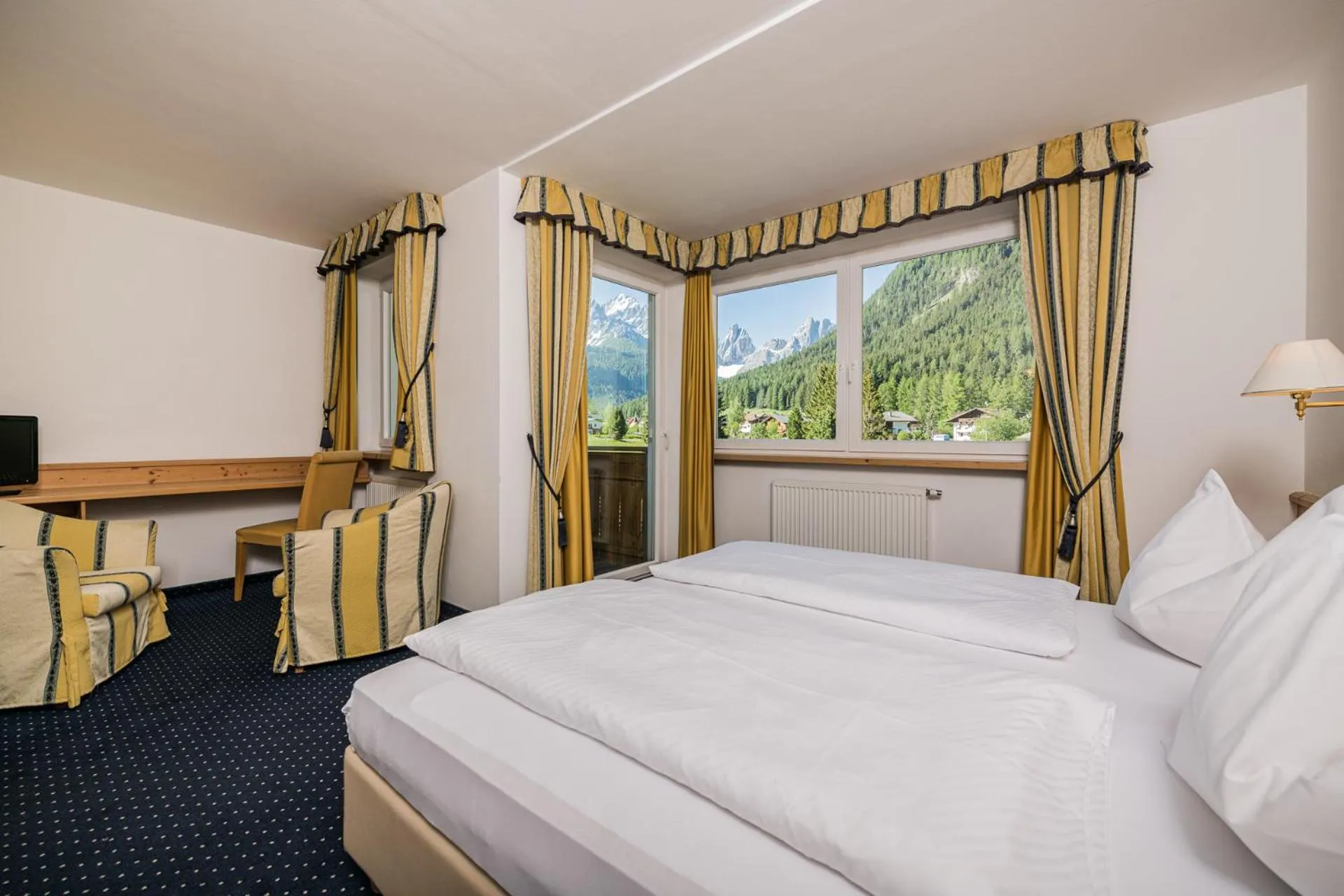 Staff, Bed in Hotel Waldheim