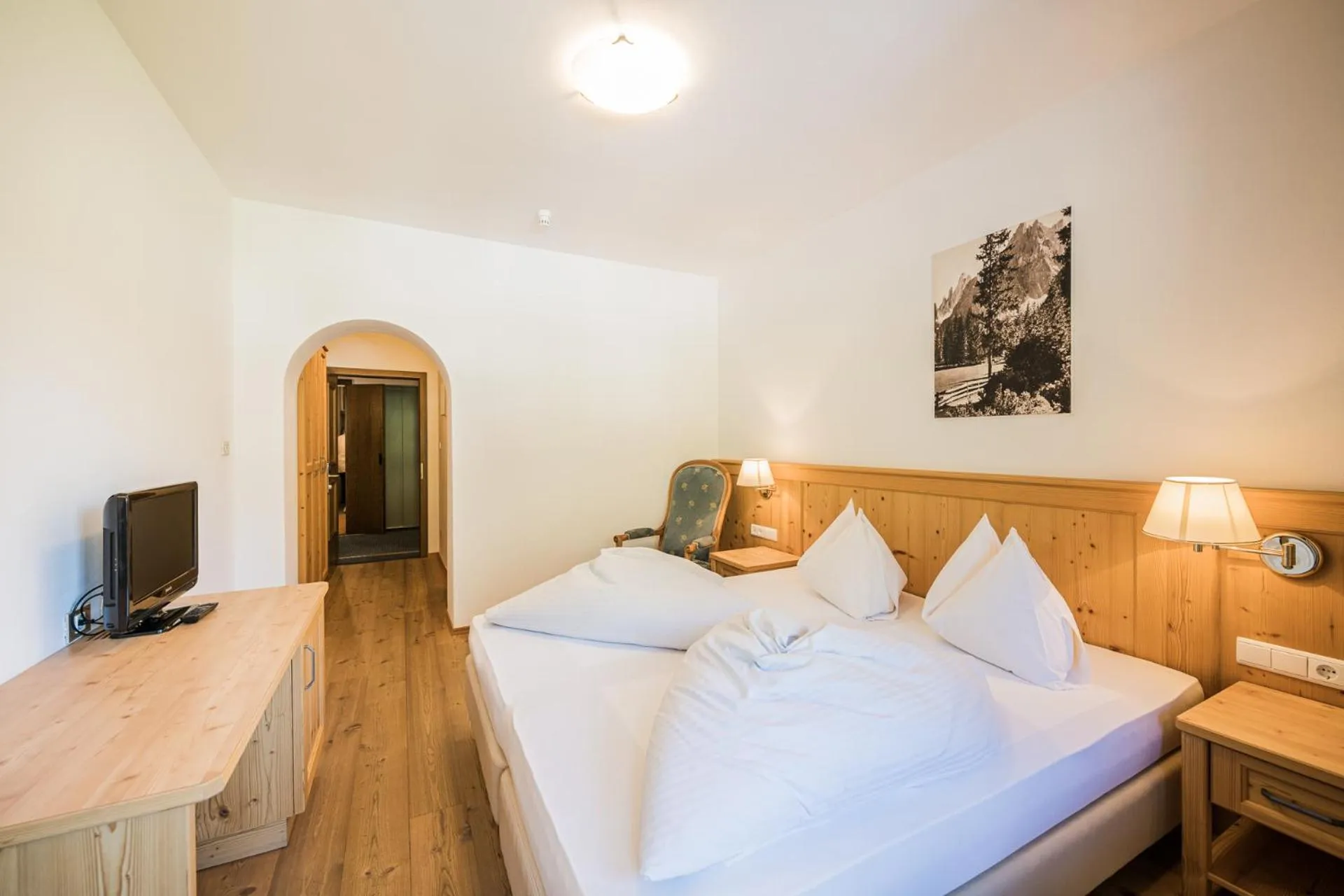 Staff, Bed in Hotel Waldheim