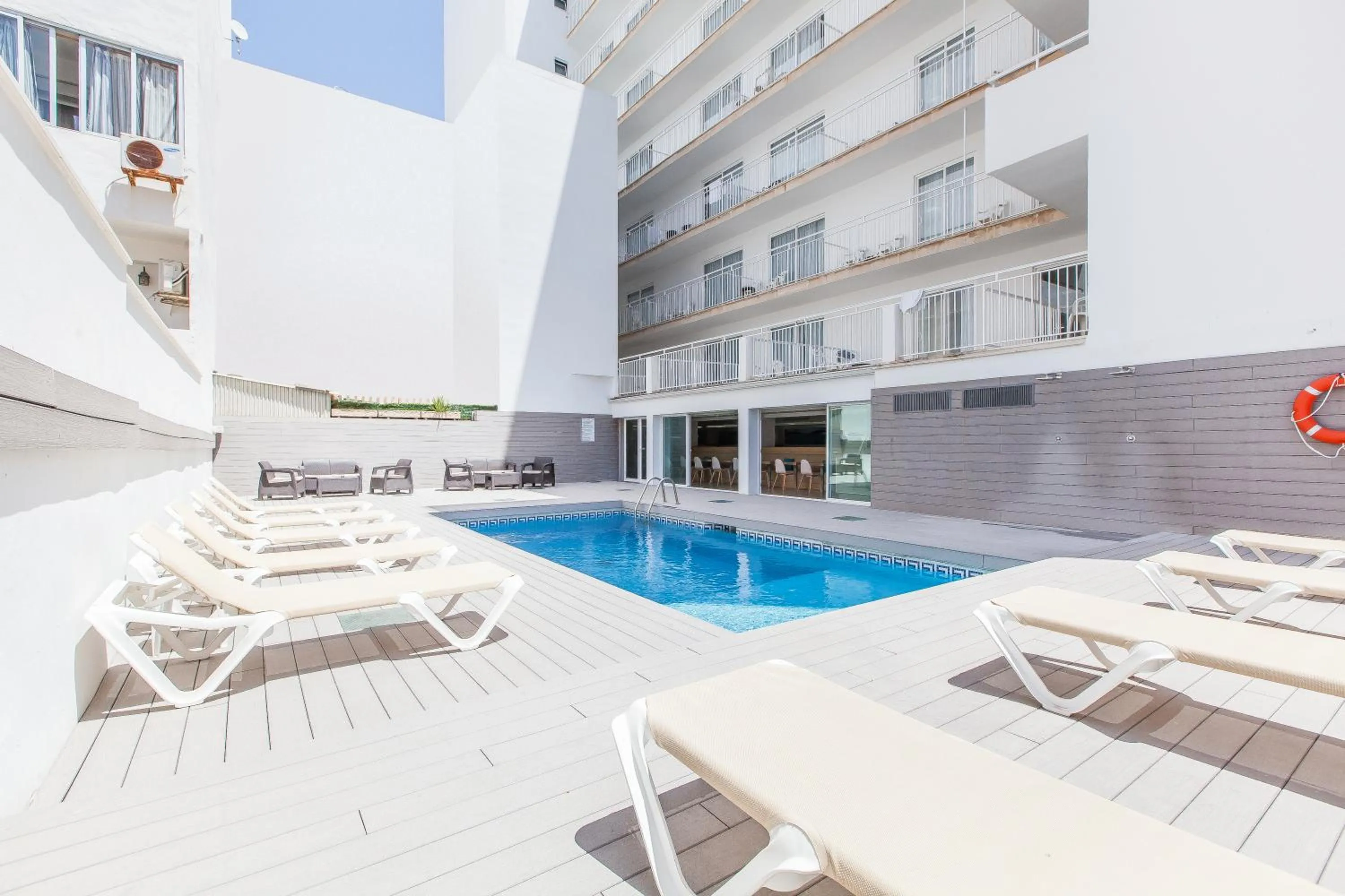 Swimming pool in Hotel Gracia