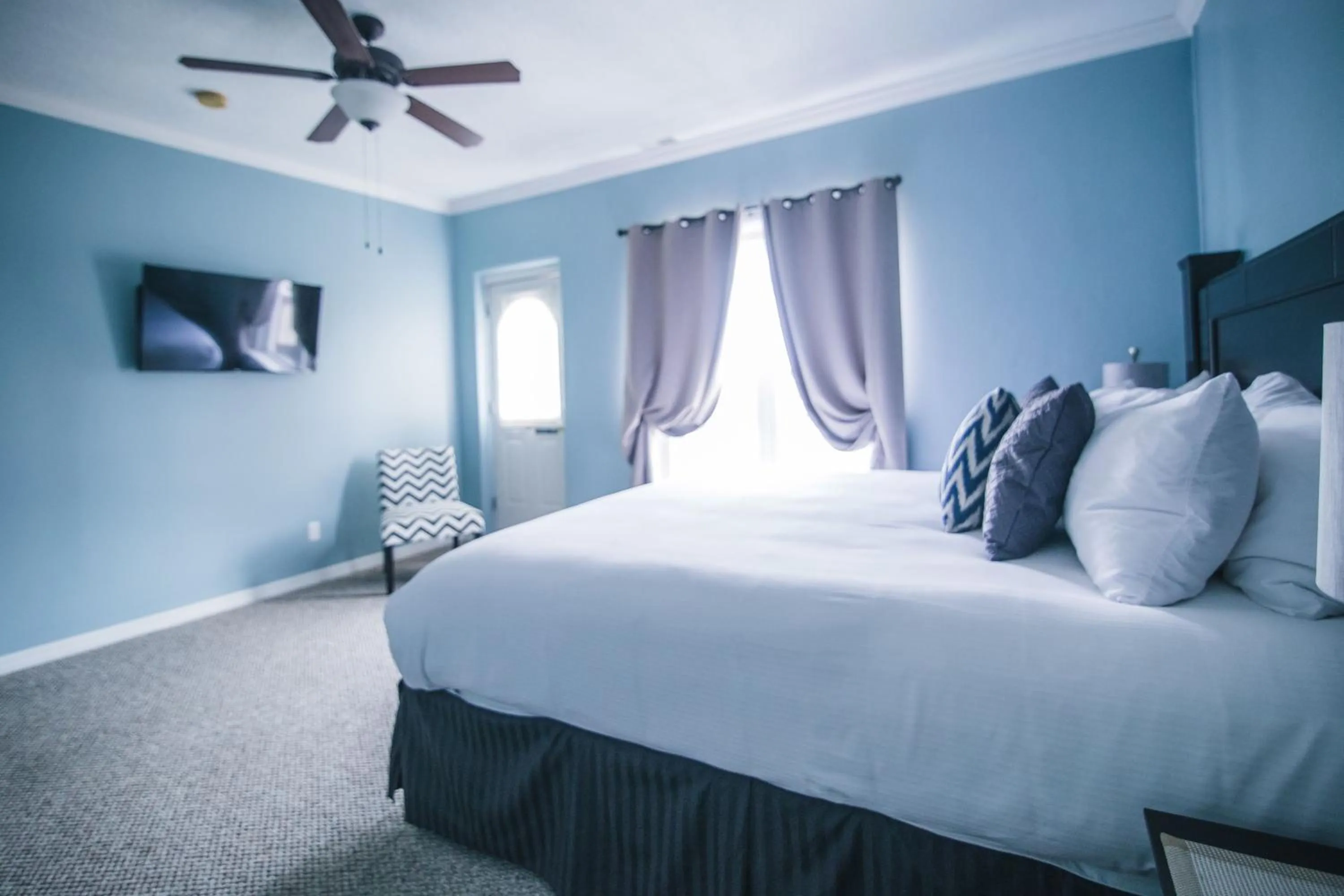 Bedroom, Bed in The Continental Hotel