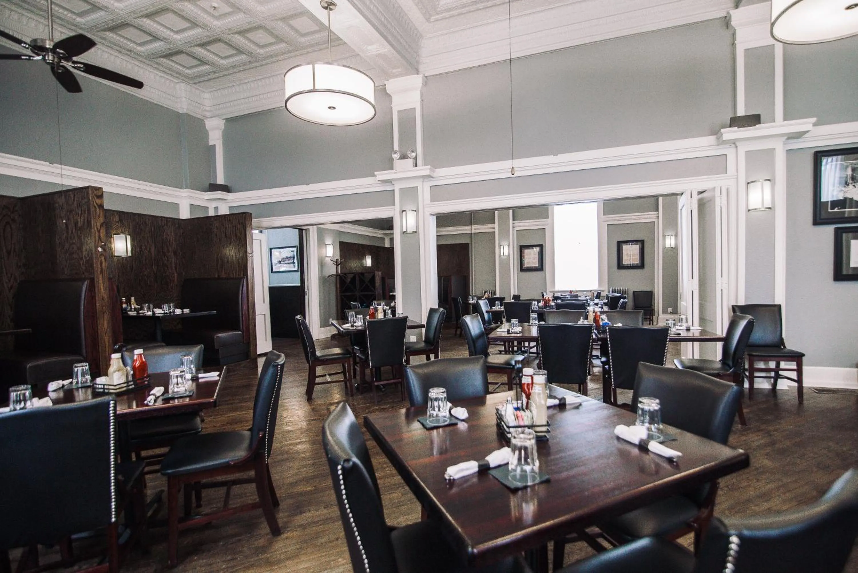 Restaurant/places to eat in The Continental Hotel