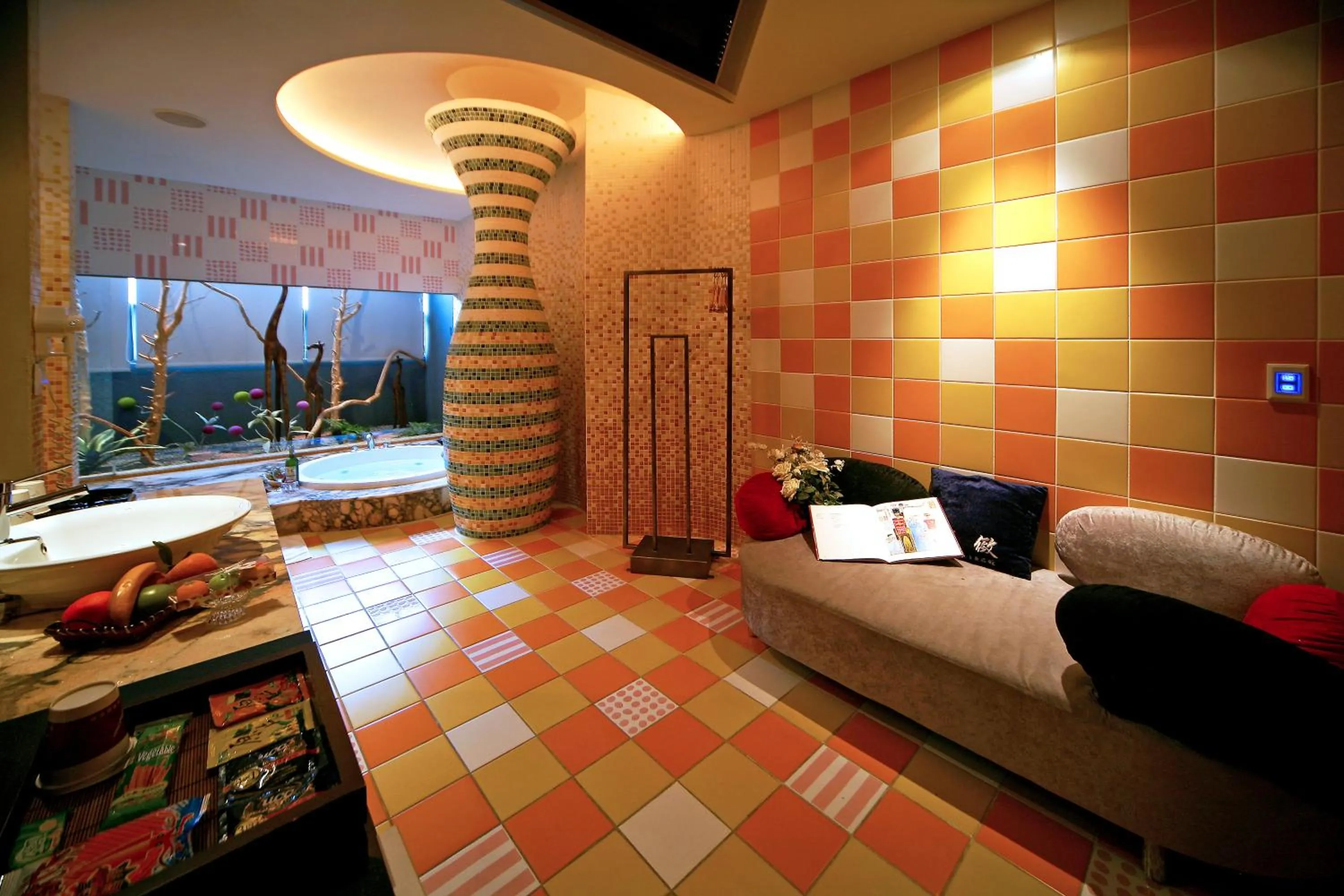 Seating area, Bed in Fongchih Motel