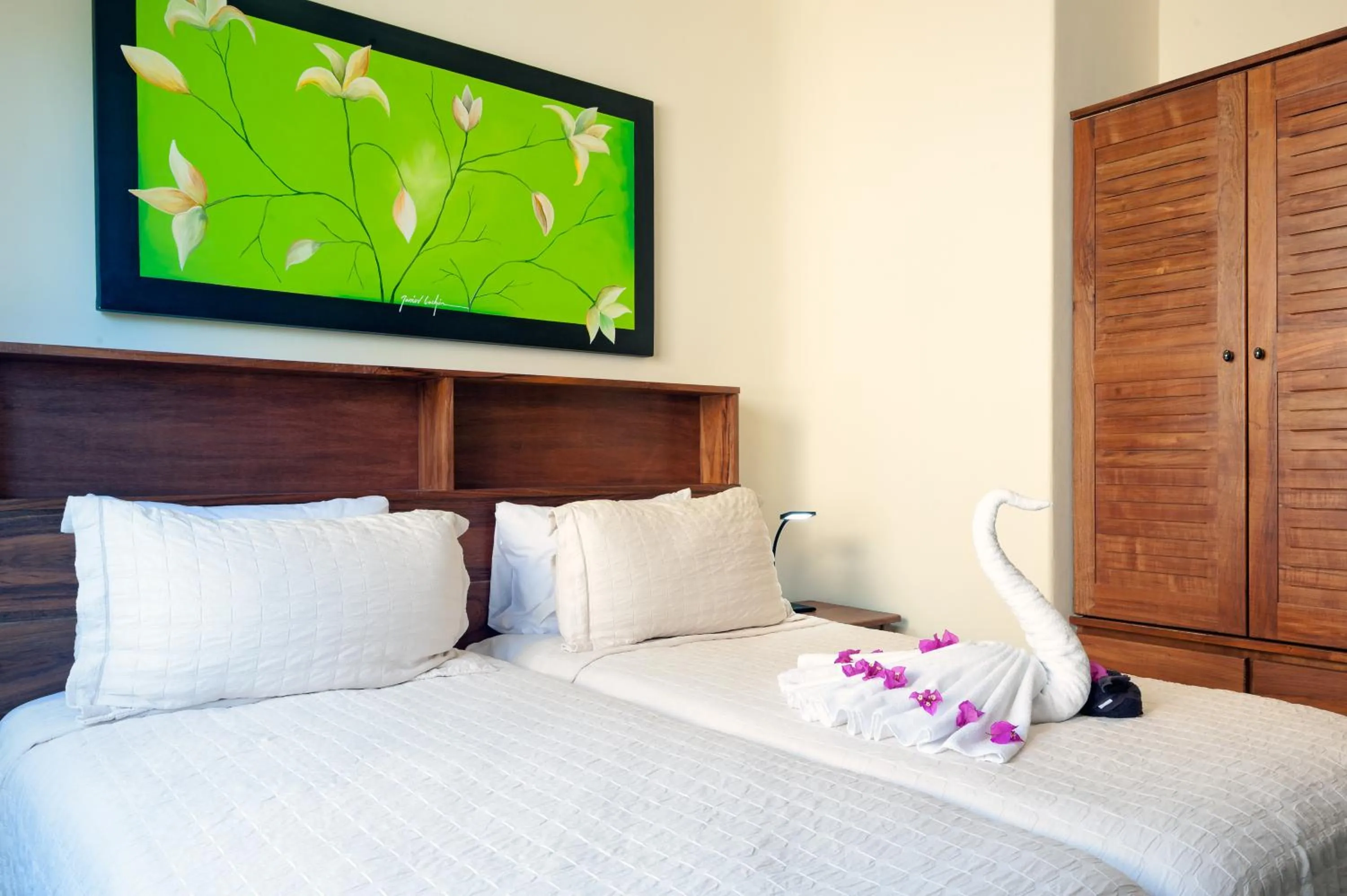 Bedroom, Bed in Casa Sonoma - Charming Condos Minutes from Beach & Reef