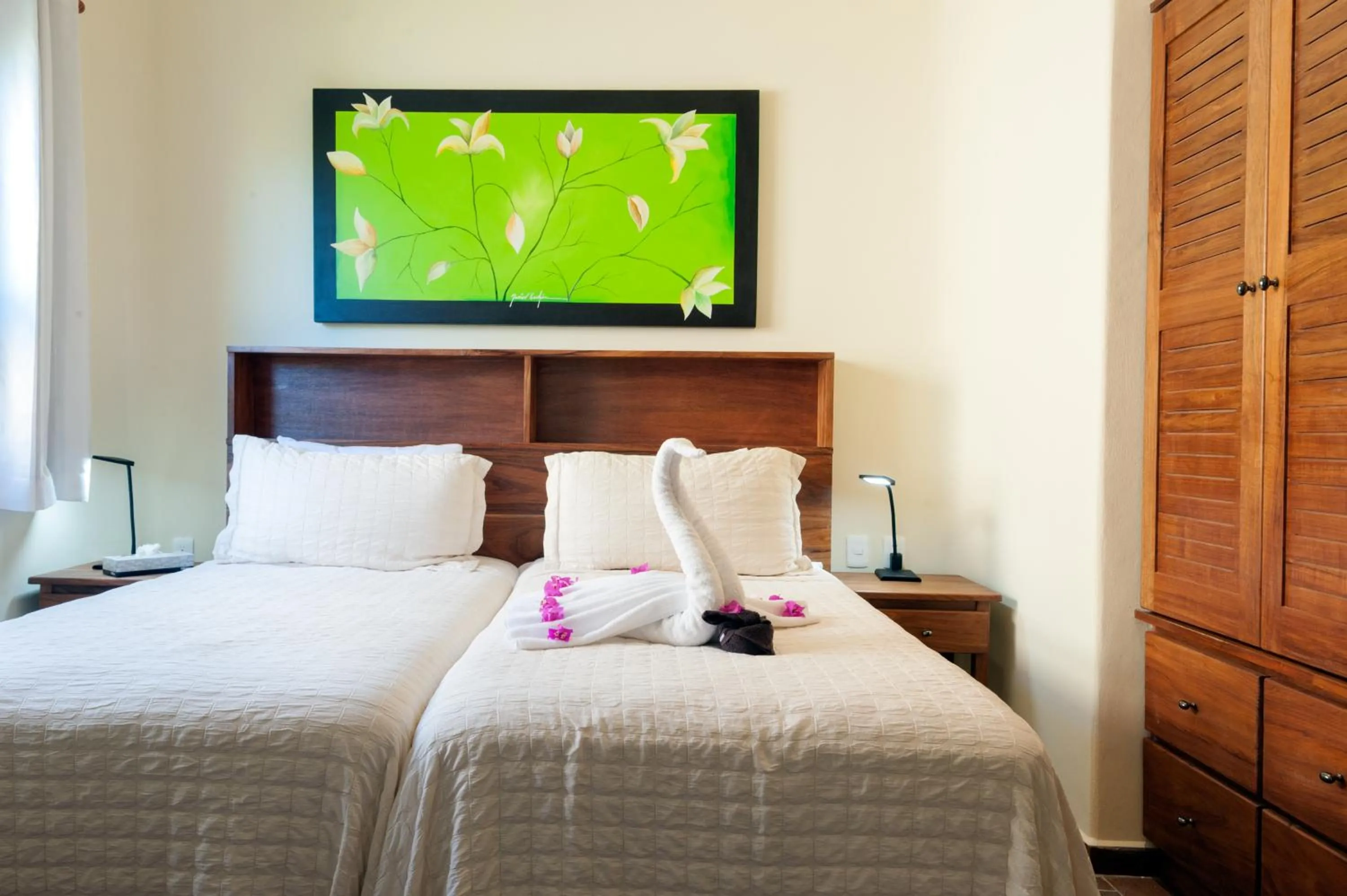 Bedroom, Bed in Casa Sonoma - Charming Condos Minutes from Beach & Reef