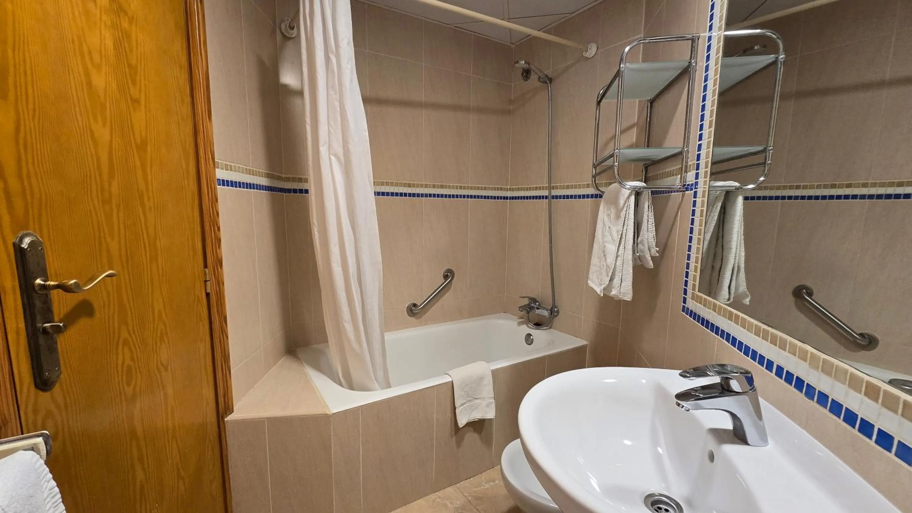 Shower in Marina Palmanova Apartamentos