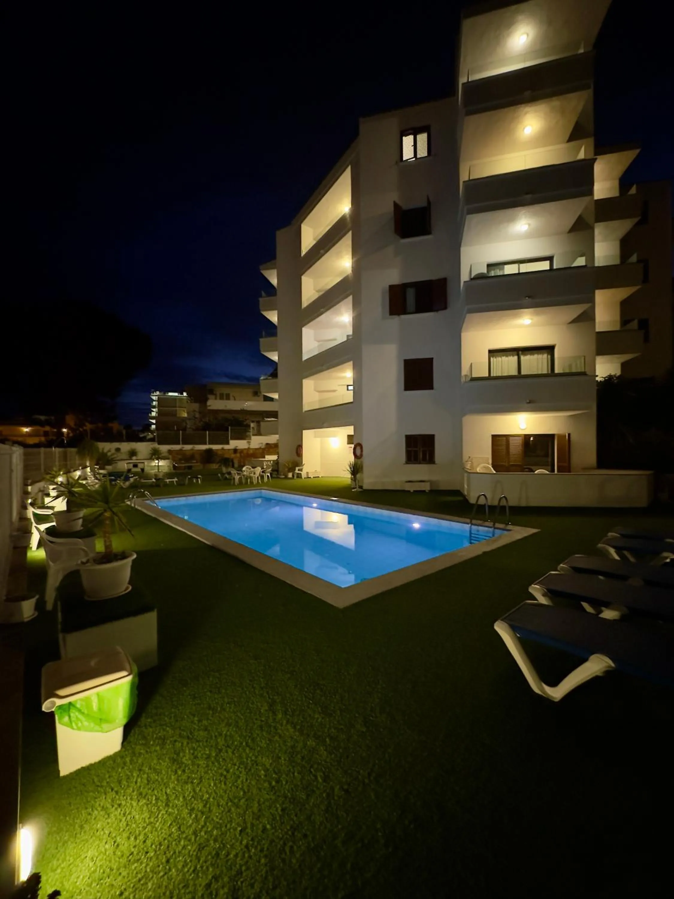 Swimming pool in Marina Palmanova Apartamentos