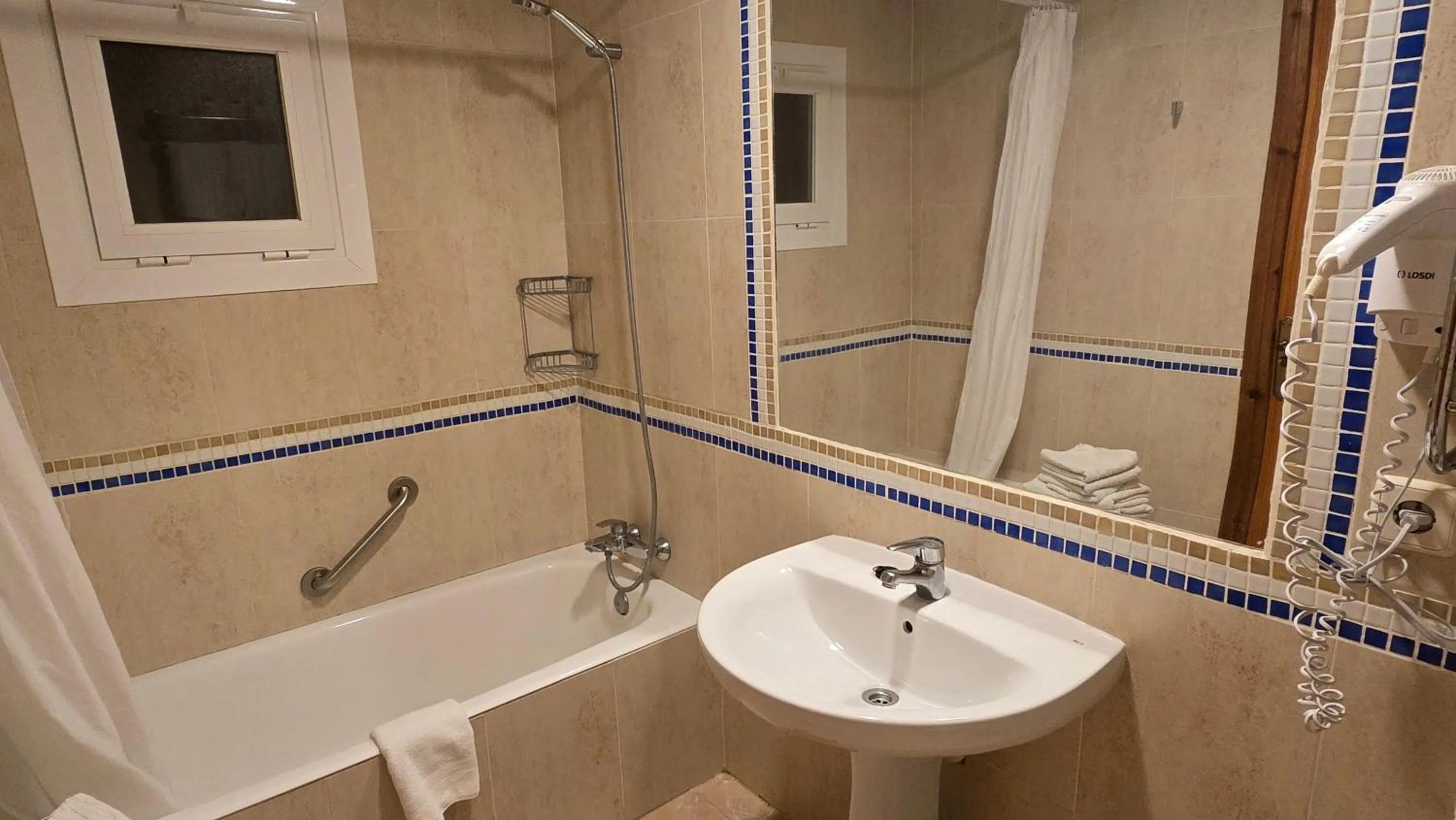 Shower in Marina Palmanova Apartamentos