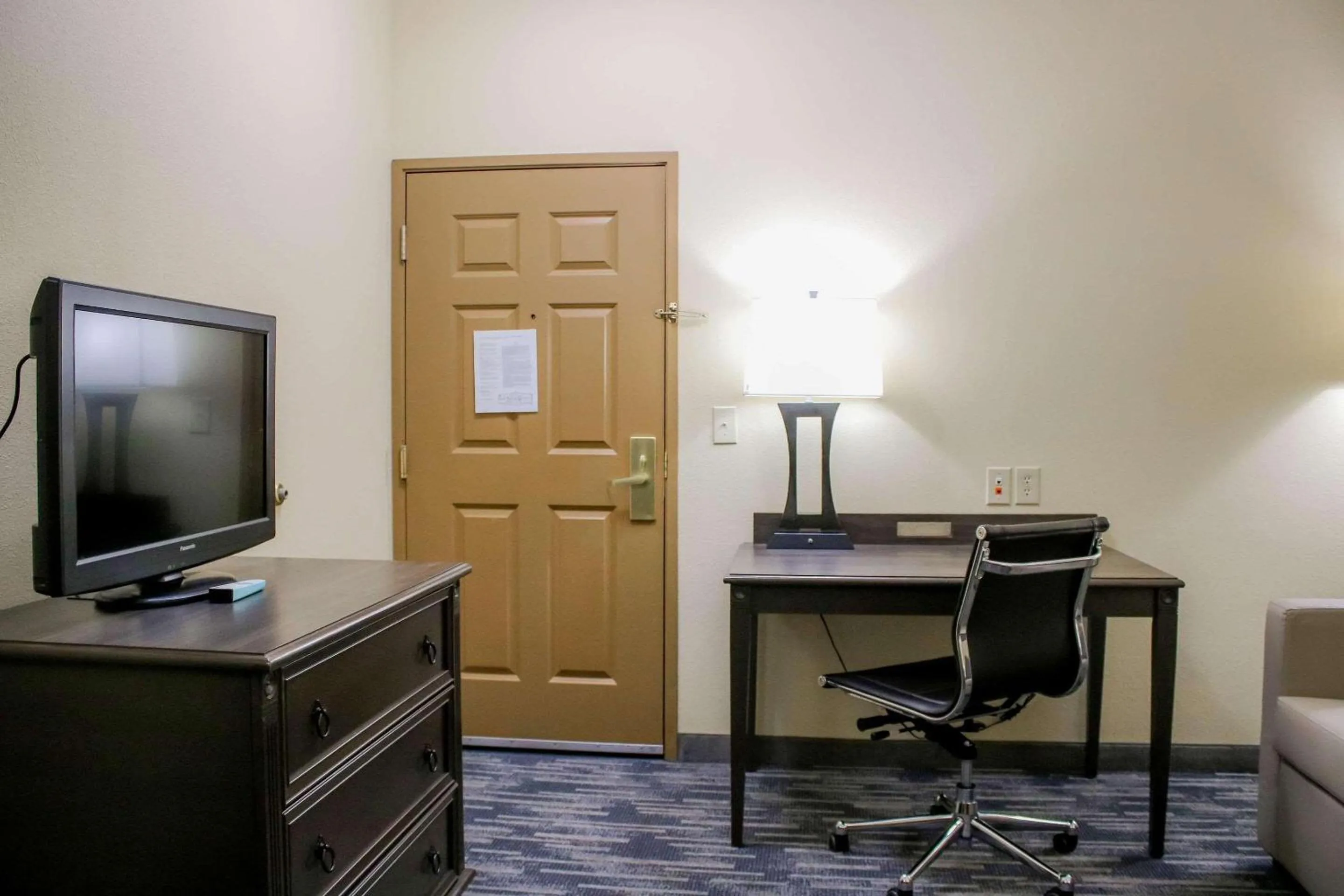 Bedroom in Country Inn & Suites by Radisson, Richmond West at I-64, VA