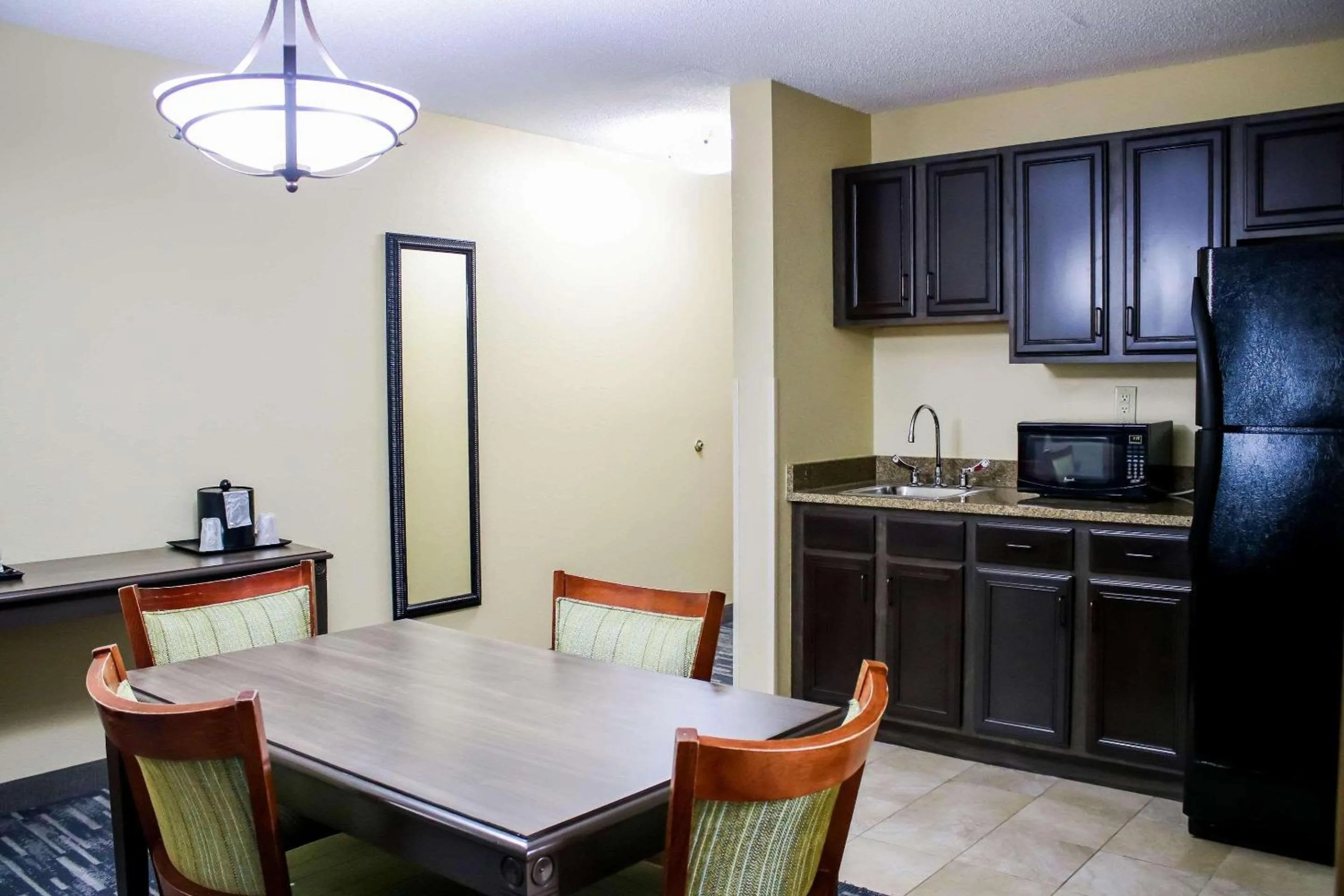 Bedroom in Country Inn & Suites by Radisson, Richmond West at I-64, VA
