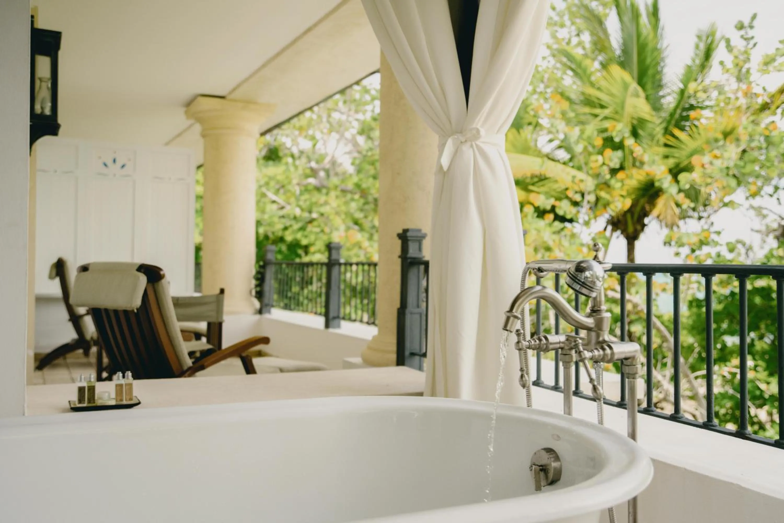 Hot Tub in Casa Colonial Beach & Spa