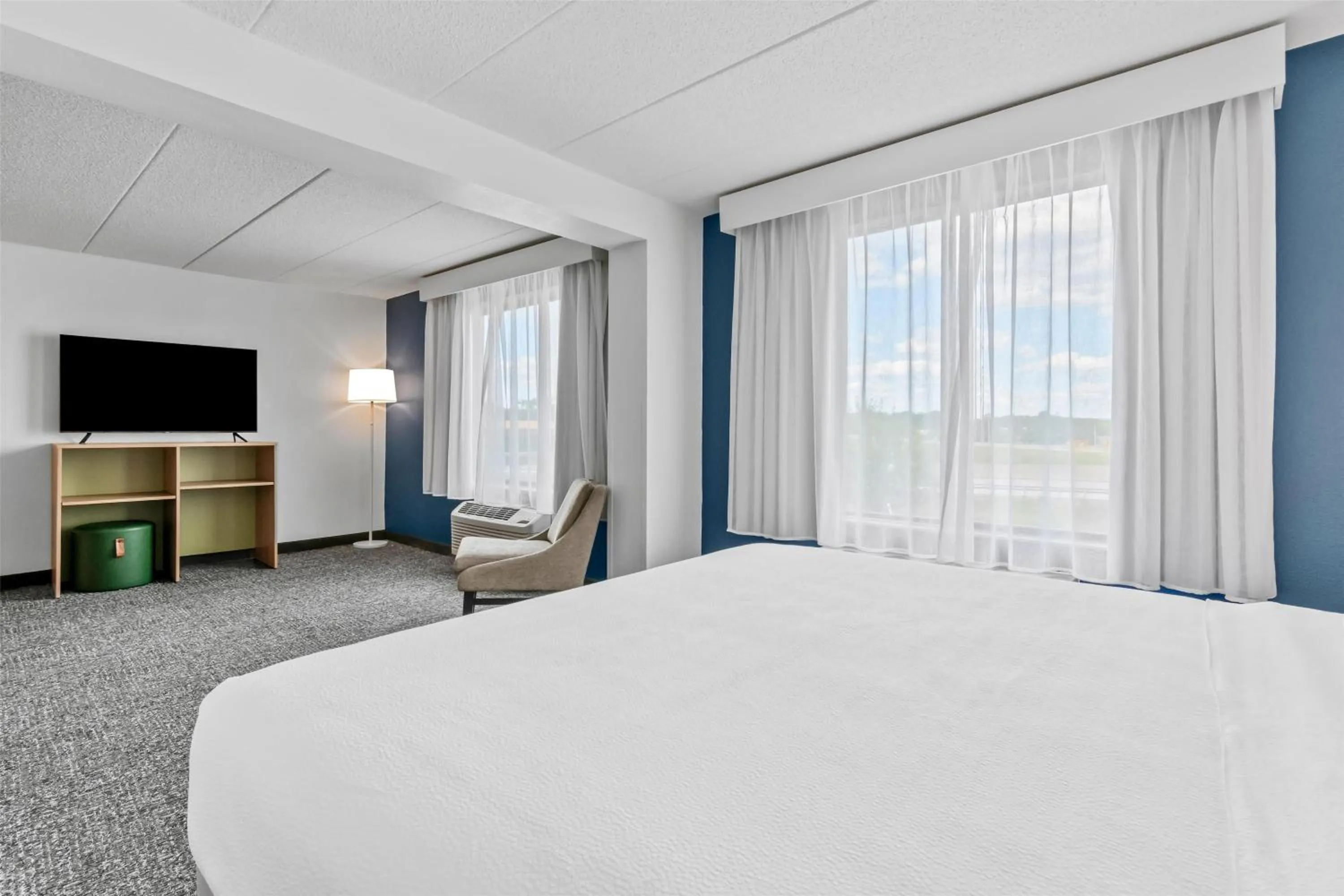 Bed in Spark by Hilton Mechanicsburg