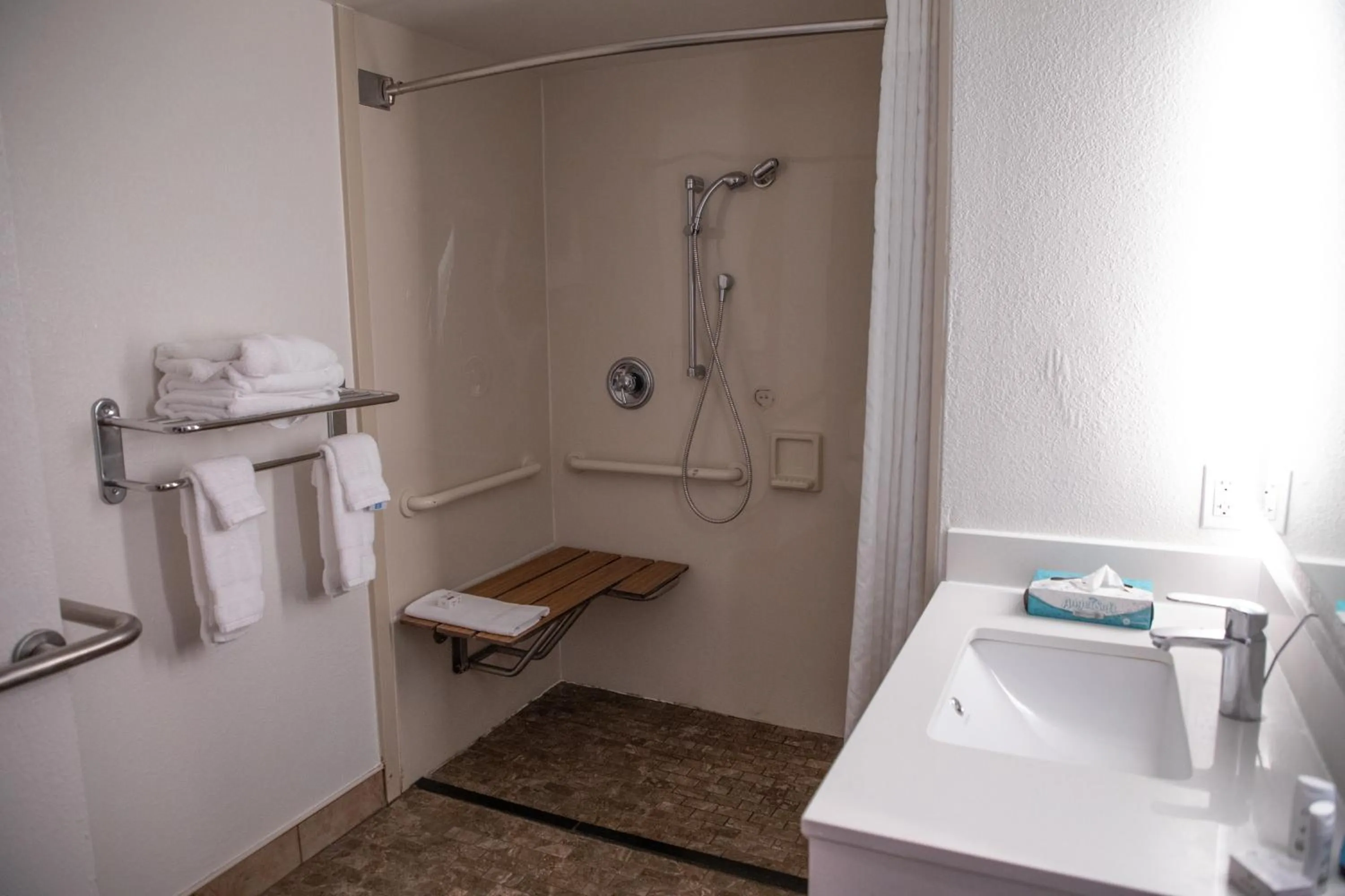 Shower in Spark by Hilton Mechanicsburg