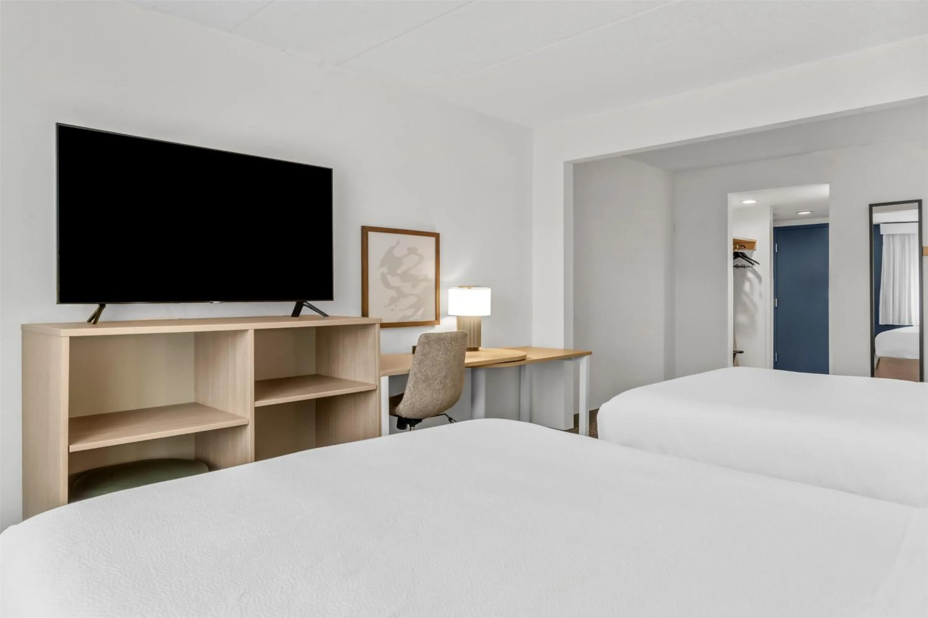 Bed in Spark by Hilton Mechanicsburg