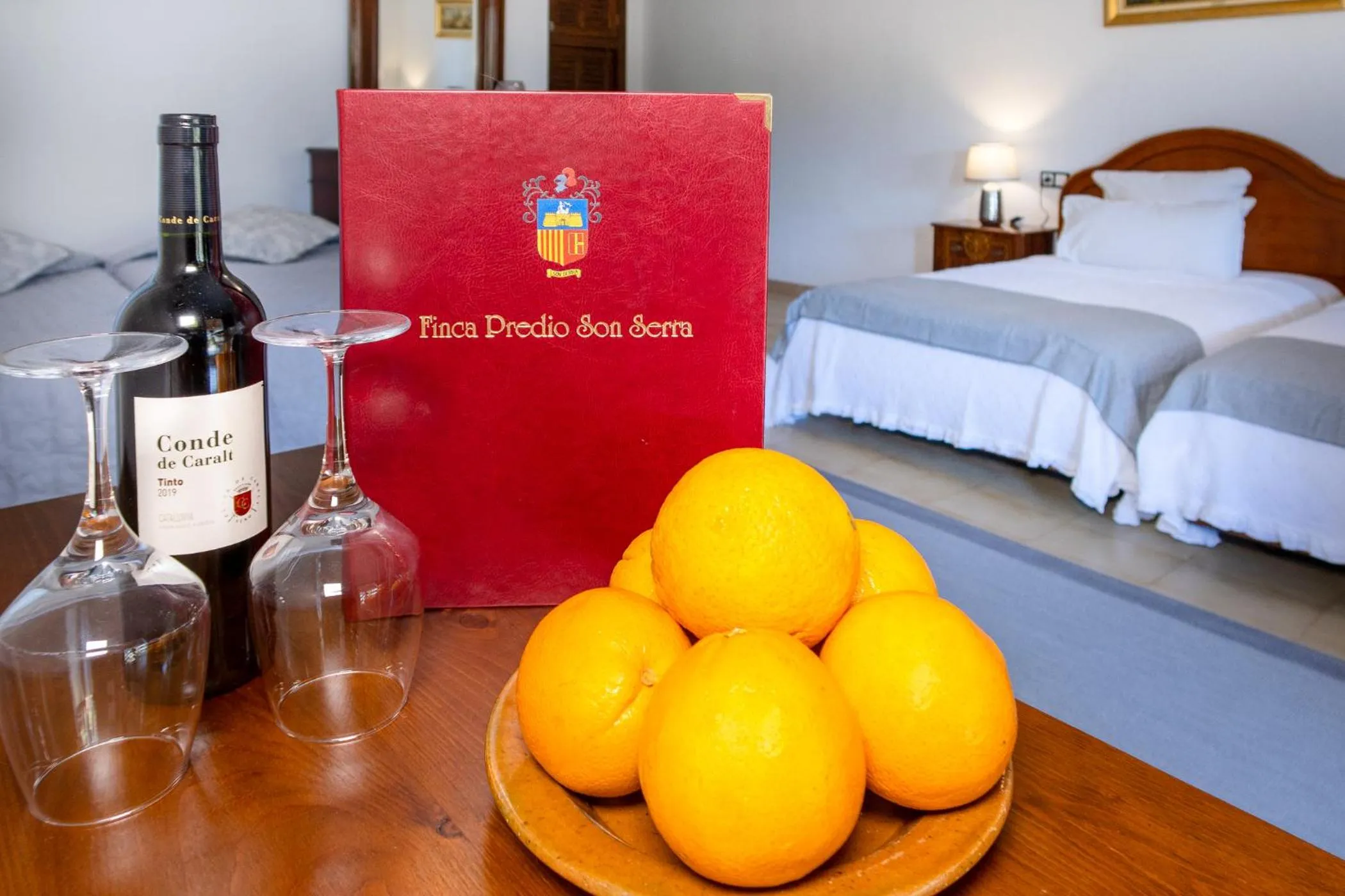 Drinks, Bed in Finca Hotel Rural Predio Son Serra