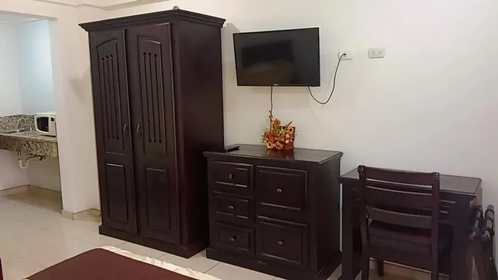 wardrobe in Hotel Plaza Real Suites & Apartments San Jose