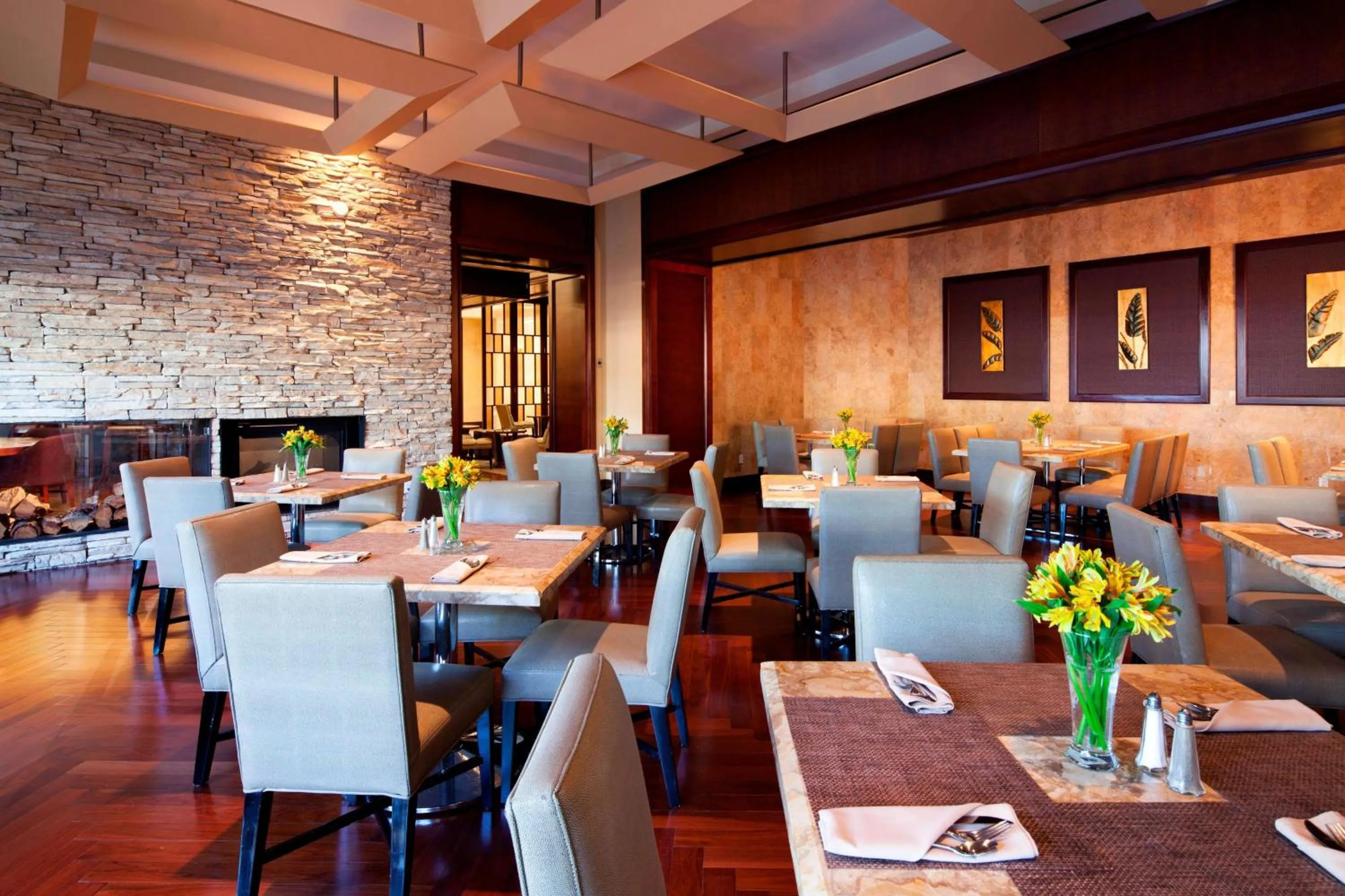 Restaurant/places to eat in Sheraton Garden Grove-Anaheim South