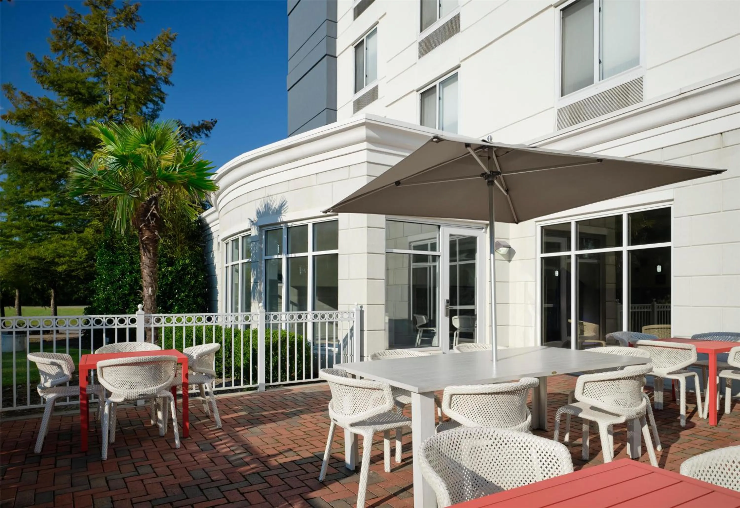 Patio in Hilton Garden Inn Meridian
