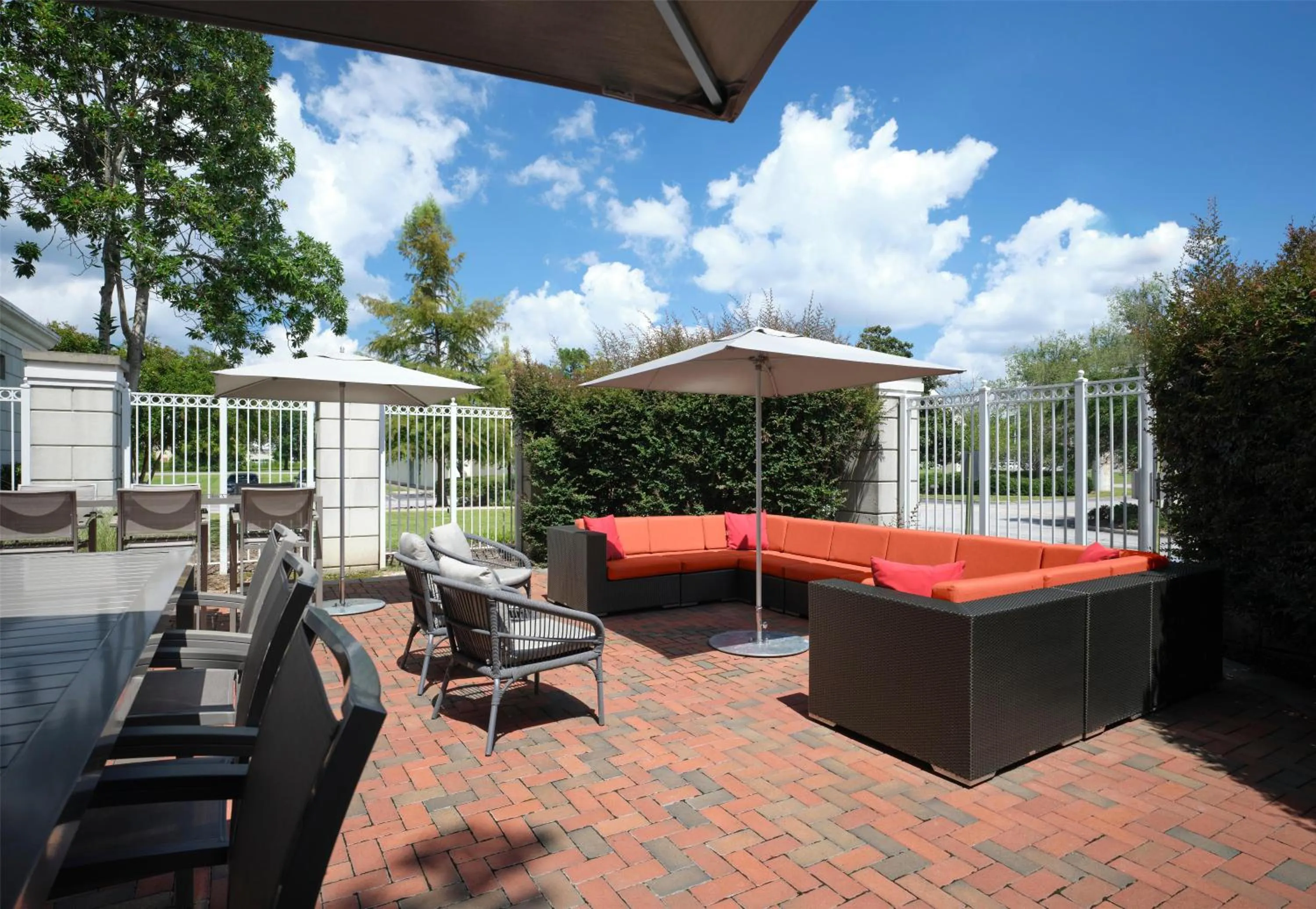 Patio in Hilton Garden Inn Meridian