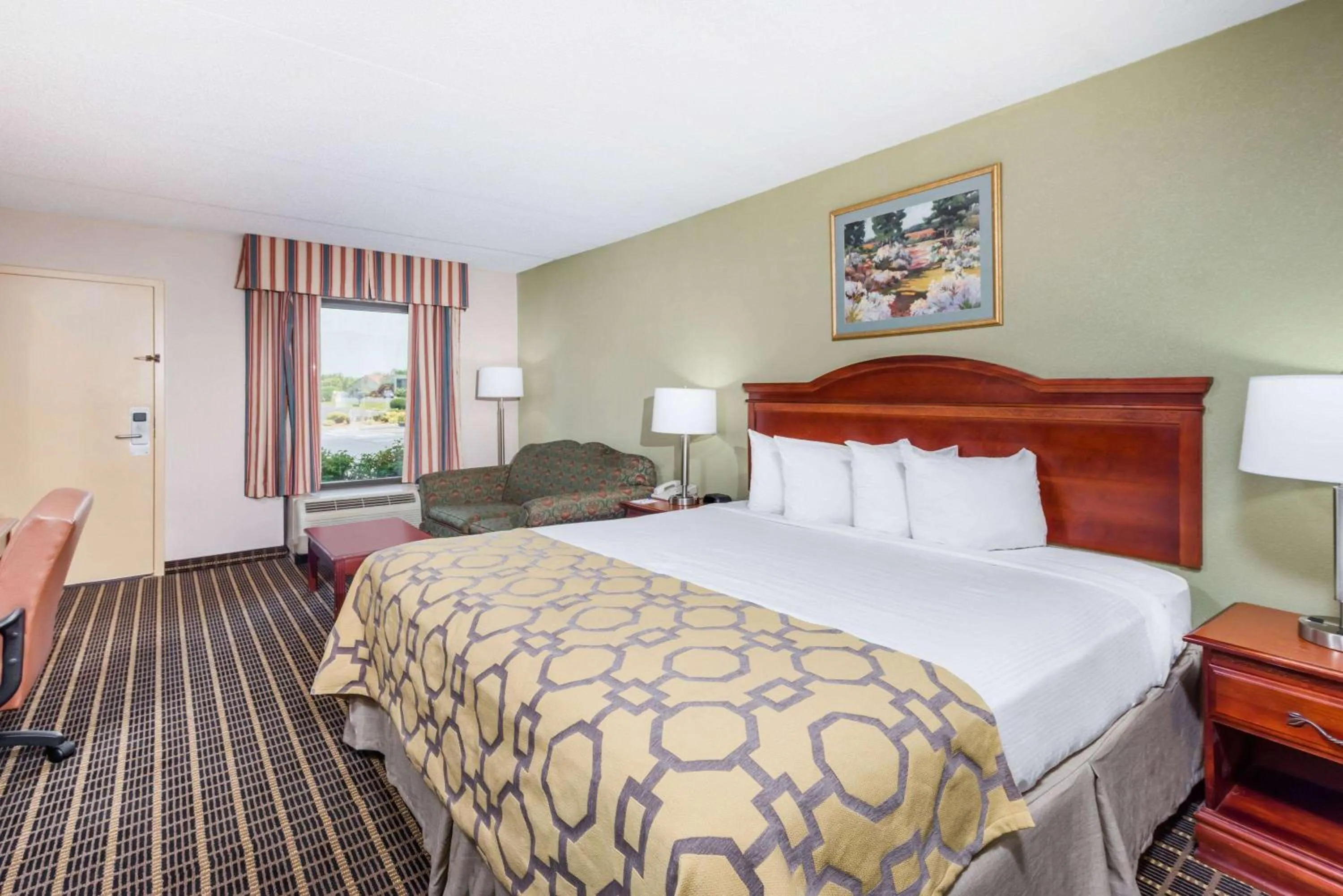 Photo of the whole room, Bed in Baymont by Wyndham Clarksville Northeast