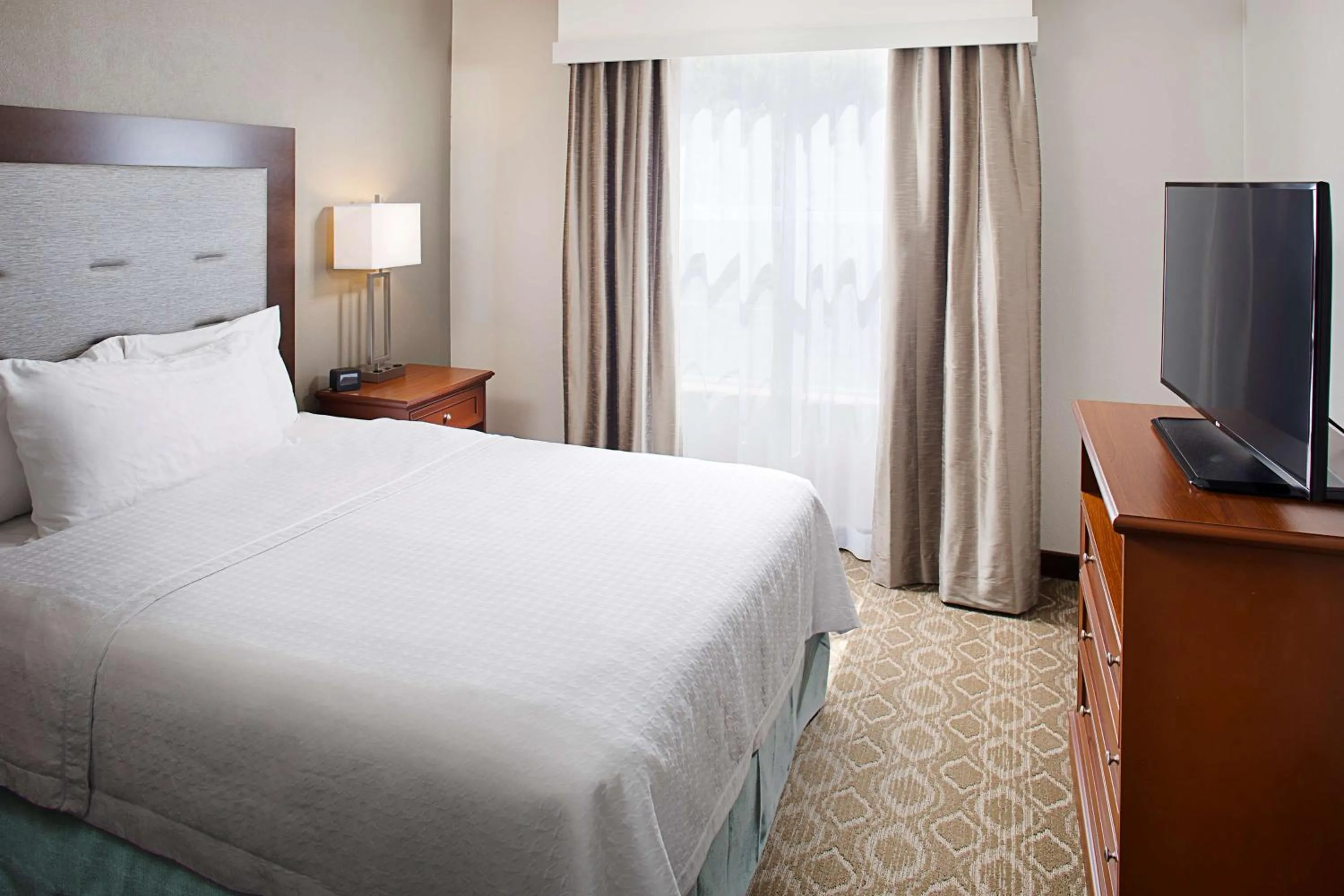 Bed in Homewood Suites by Hilton Raleigh/Cary