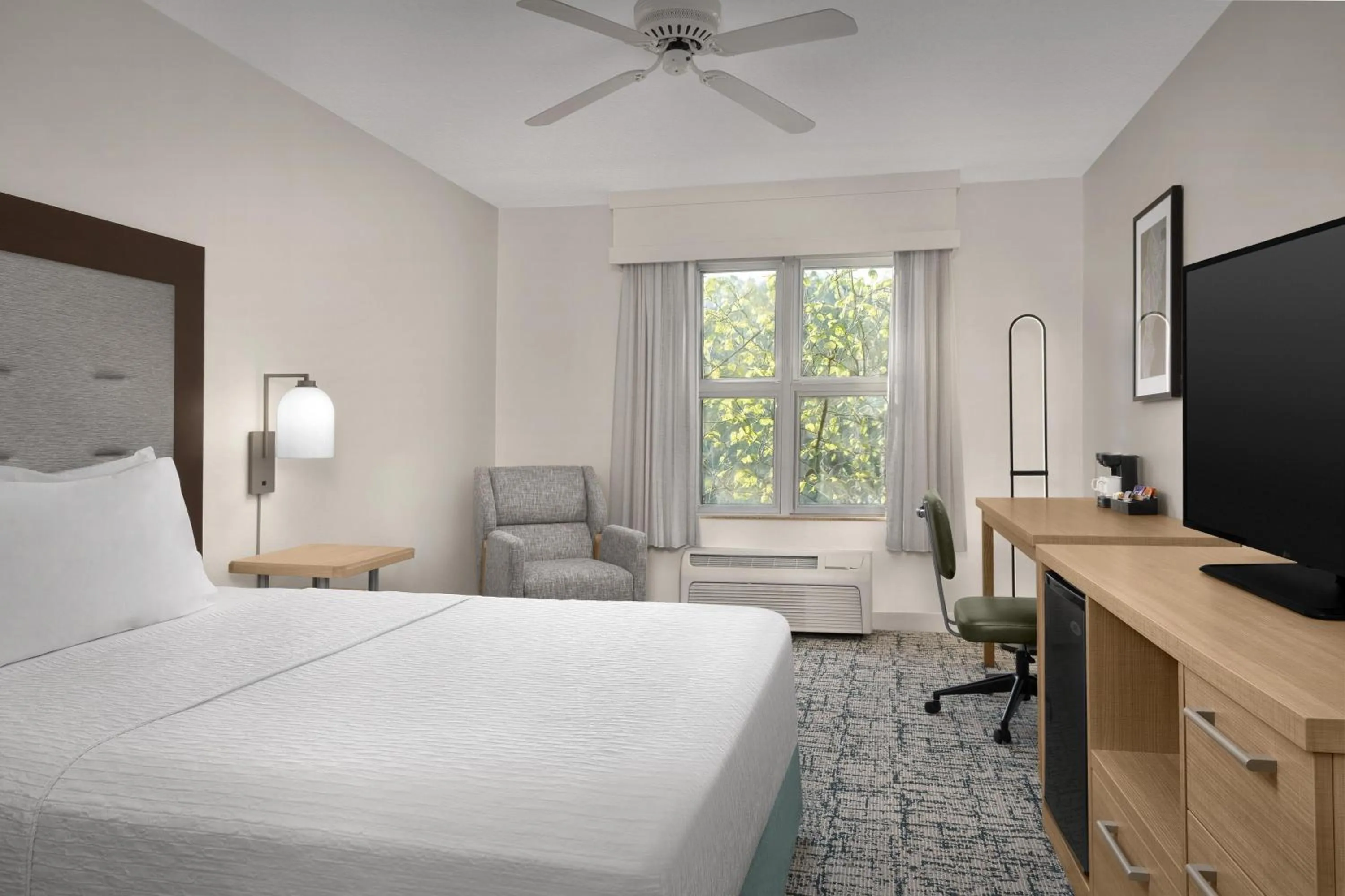 Bed in Homewood Suites by Hilton Raleigh/Cary