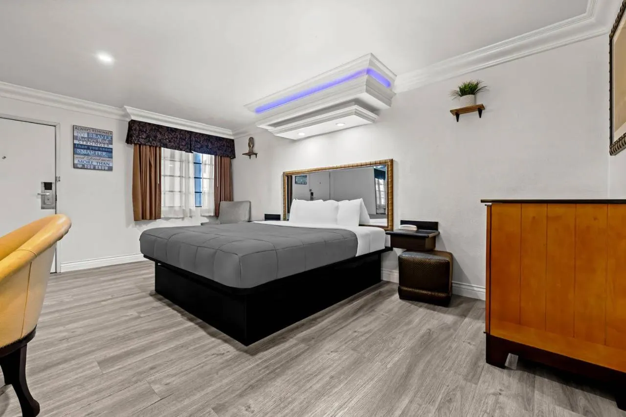 Bed in Rodeway Inn Santa Ana - Garden Grove