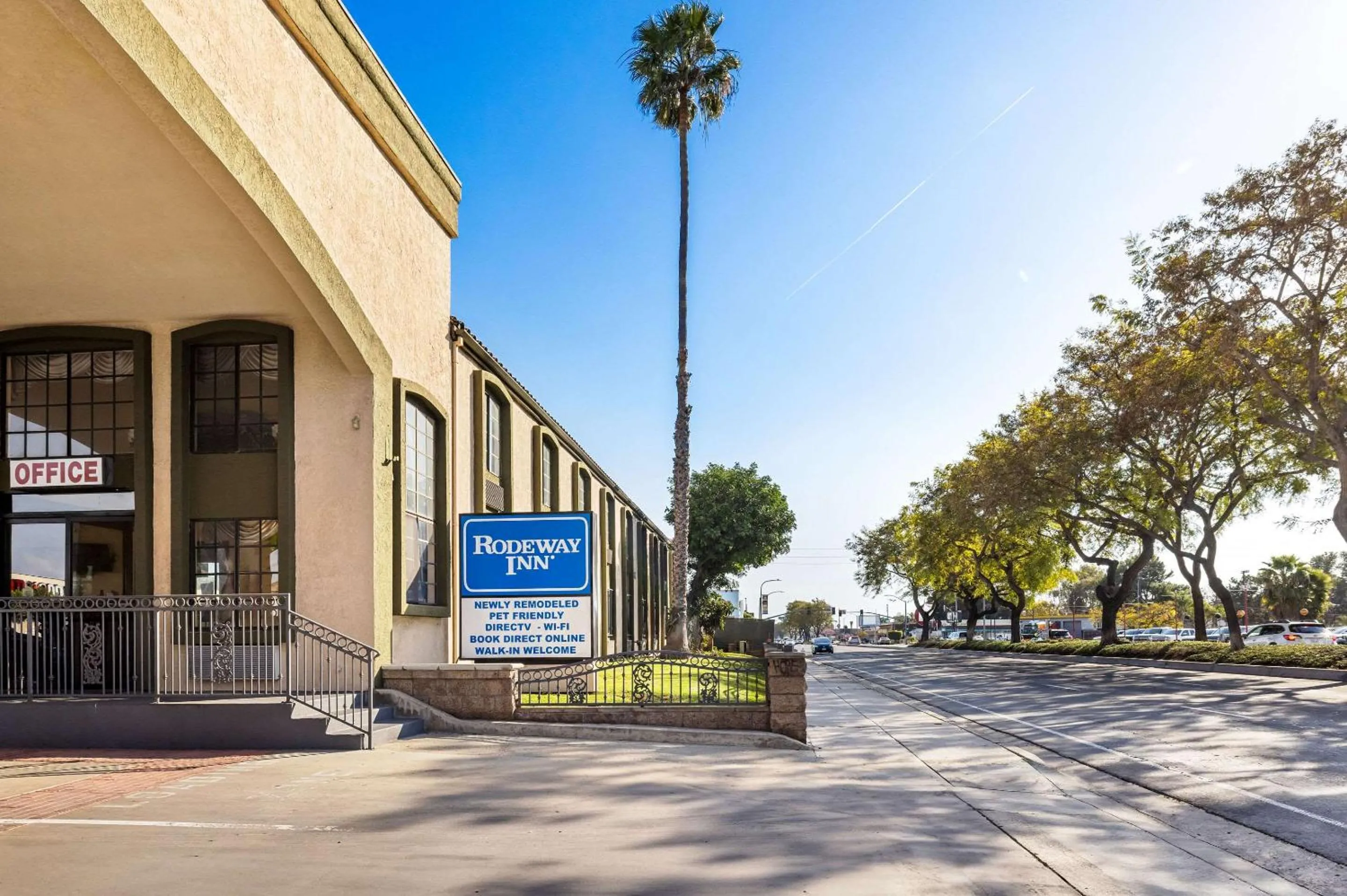 Property building in Rodeway Inn Santa Ana - Garden Grove
