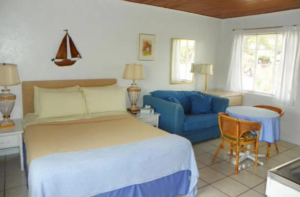 Bedroom, Bed in Island Breeze Inn - Venice